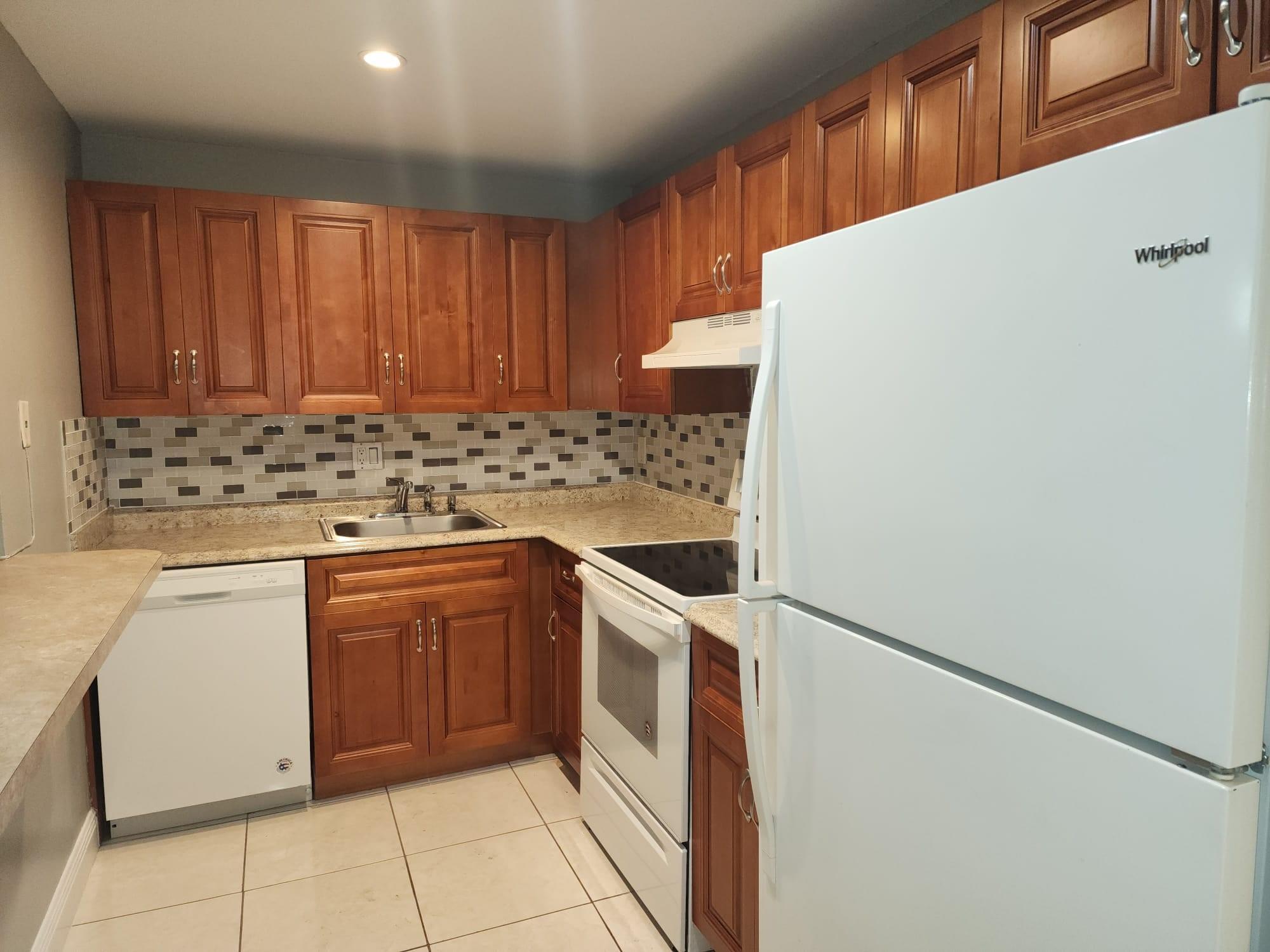 4174 Inverrary Drive 811, Lauderhill, FL 33319, Lauderhill - Photo 2