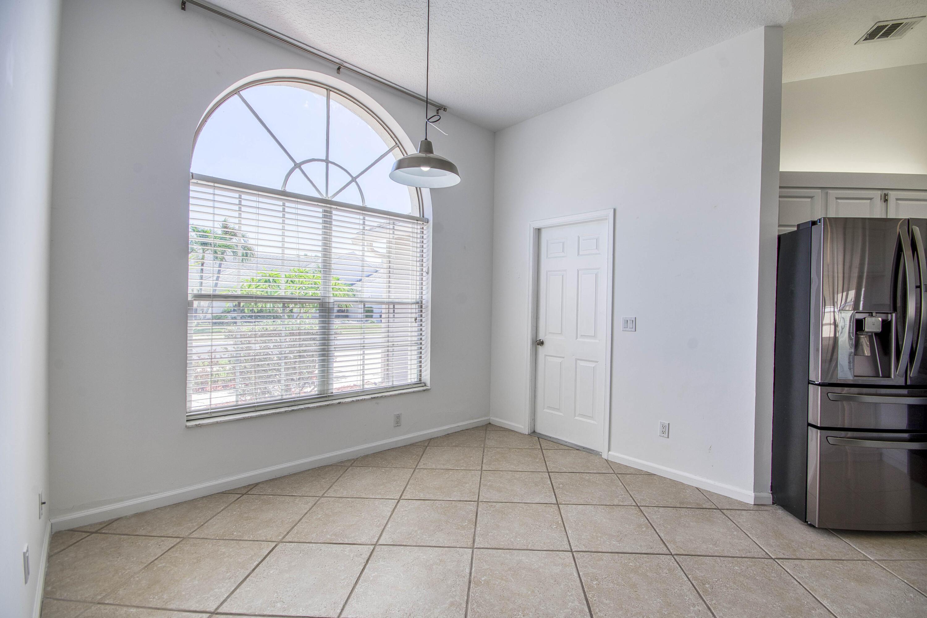 252 Moccasin Trail W, Jupiter, FL 33458, Jupiter - Photo 4