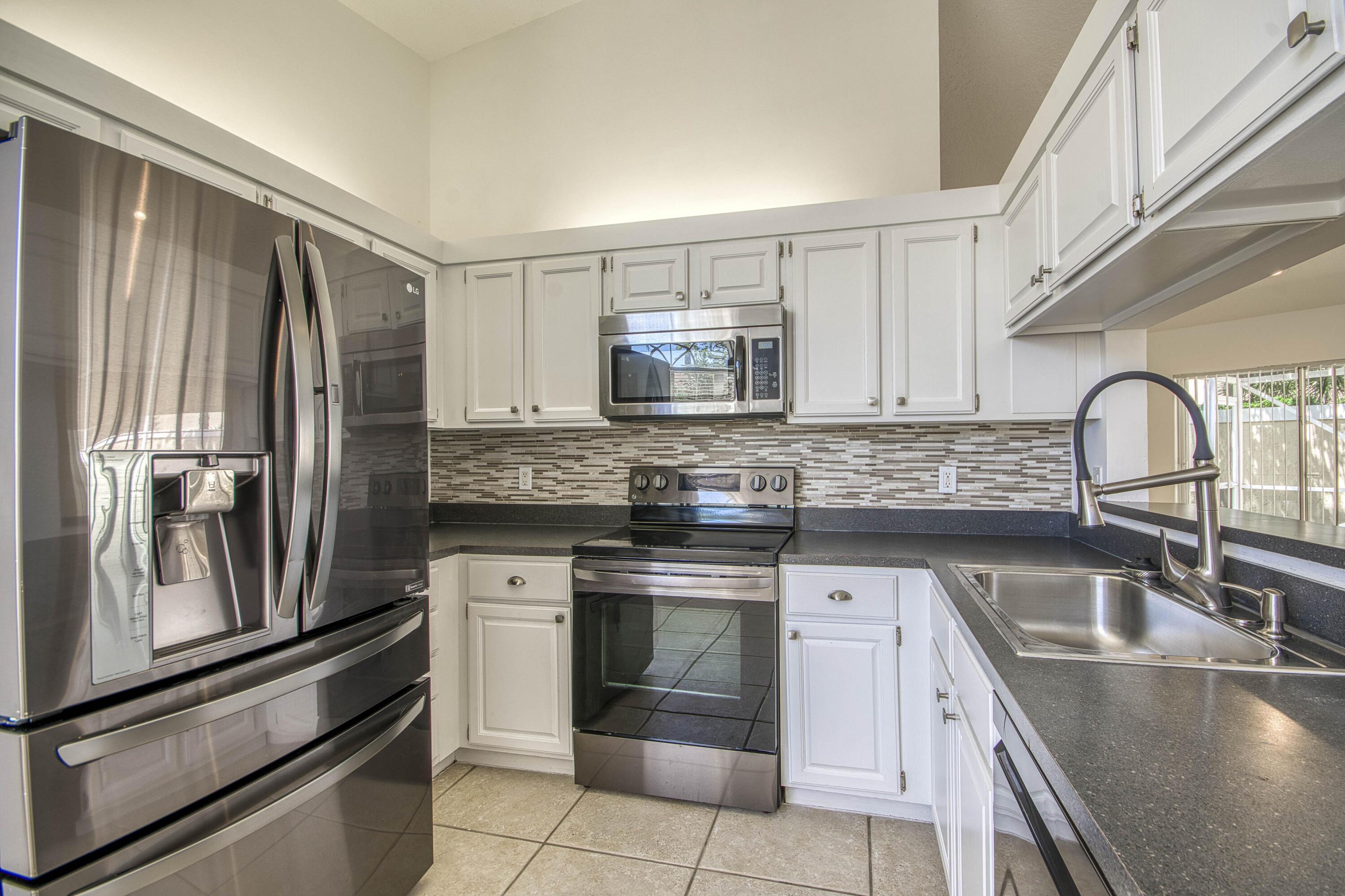 252 Moccasin Trail W, Jupiter, FL 33458, Jupiter - Photo 2