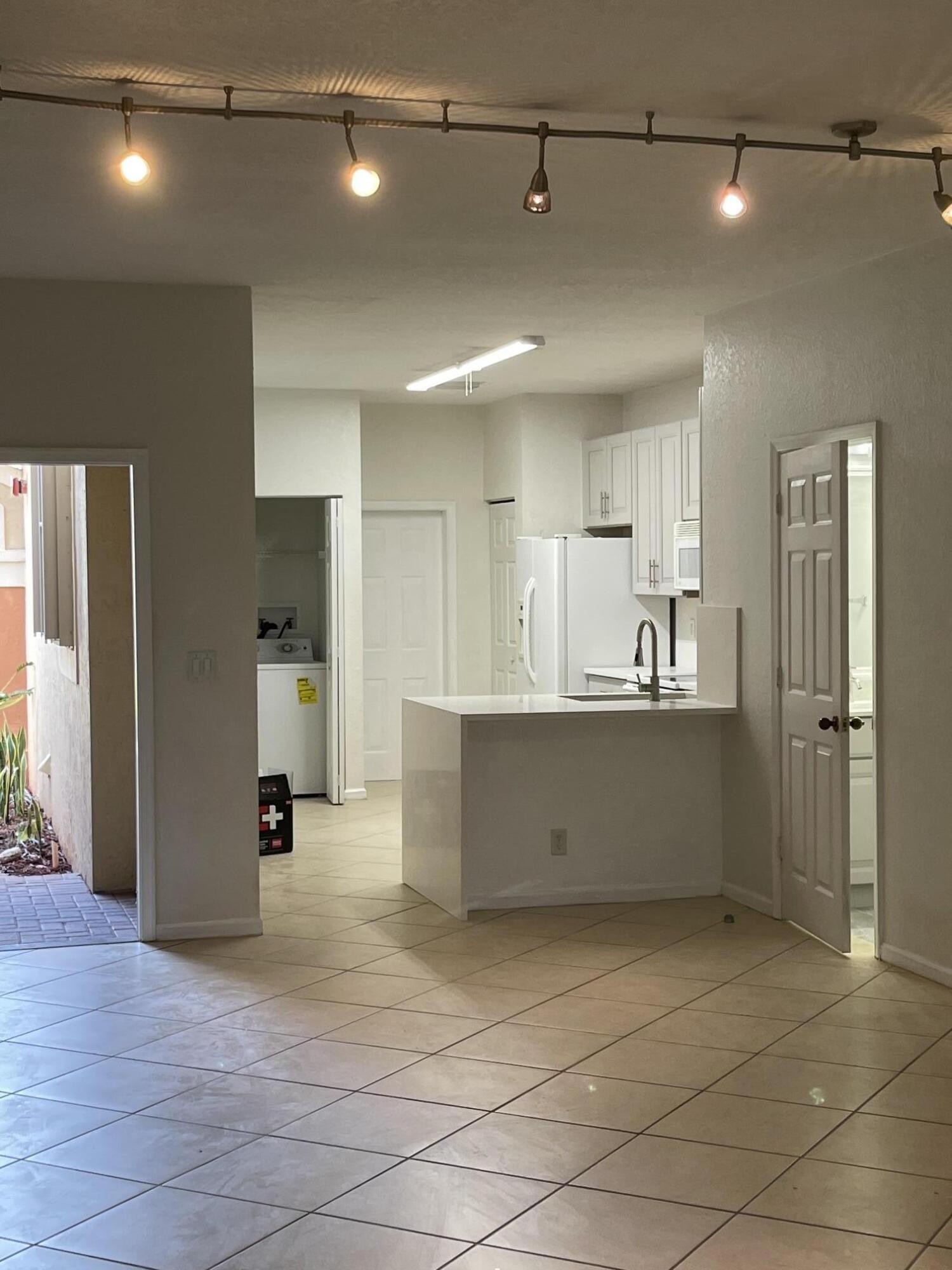 3909 Tree Top Drive 3909, Weston, FL 33332, Weston - Photo 4