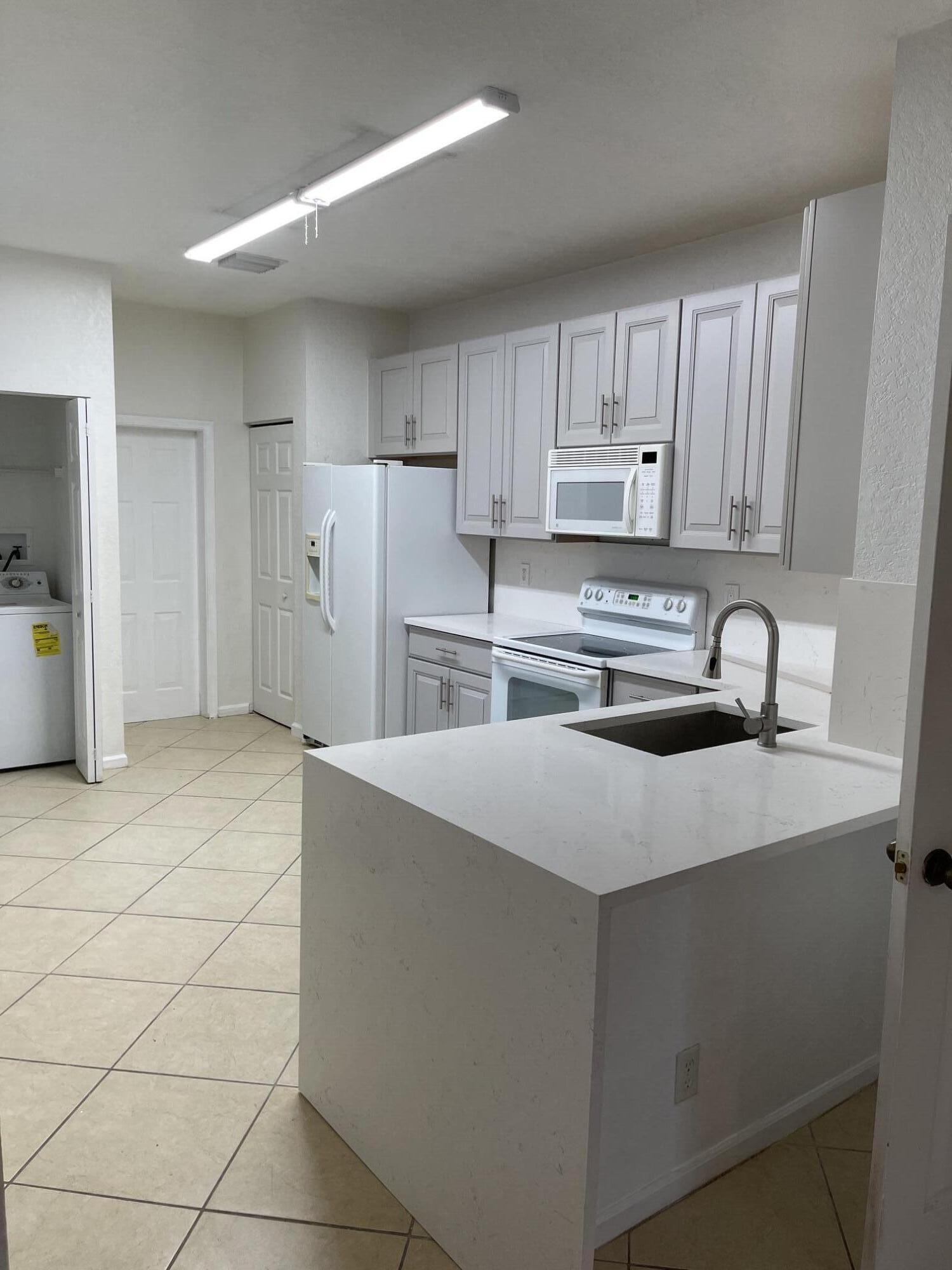 3909 Tree Top Drive 3909, Weston, FL 33332, Weston - Photo 2