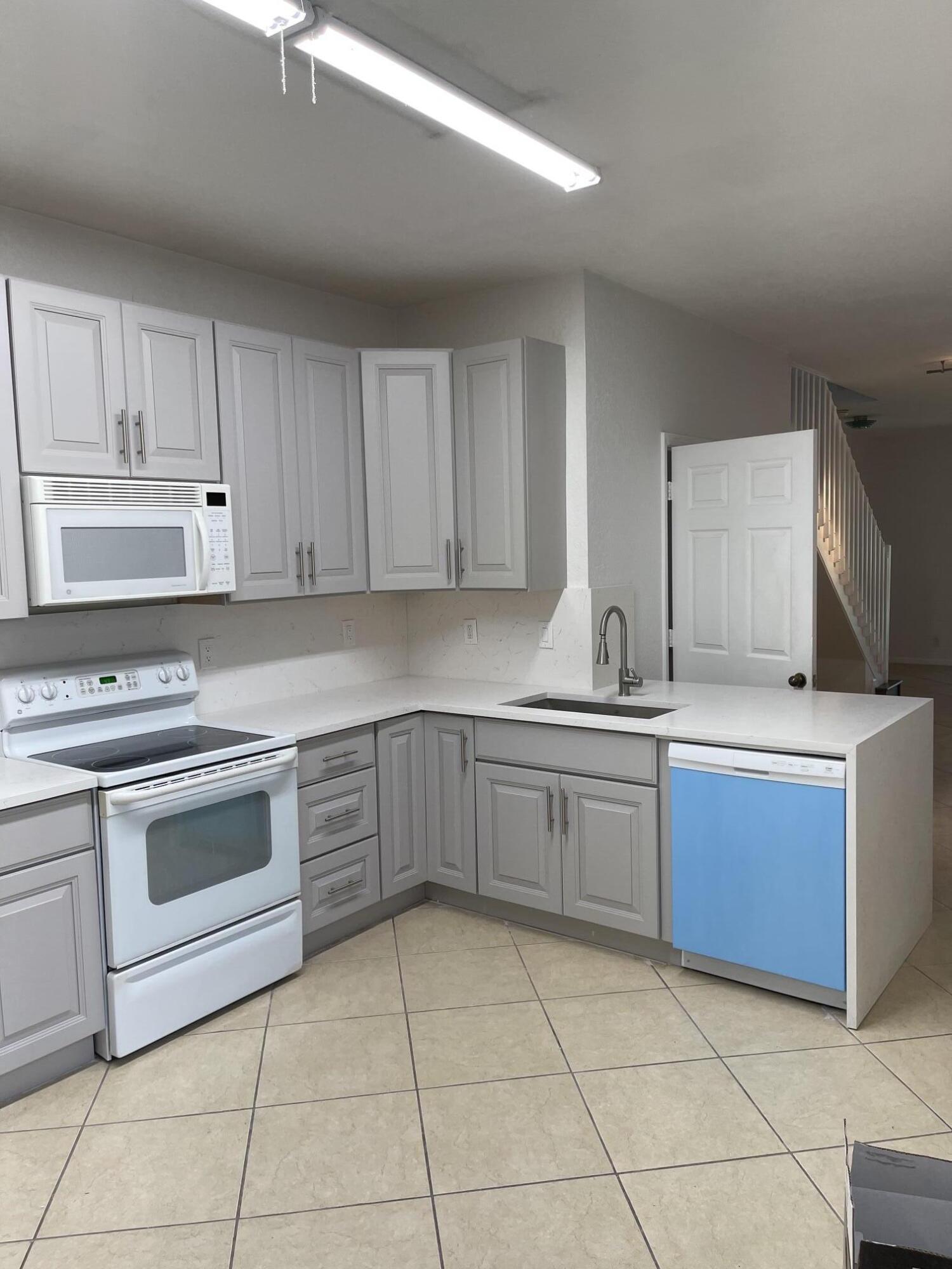 3909 Tree Top Drive 3909, Weston, FL 33332, Weston - Photo 3
