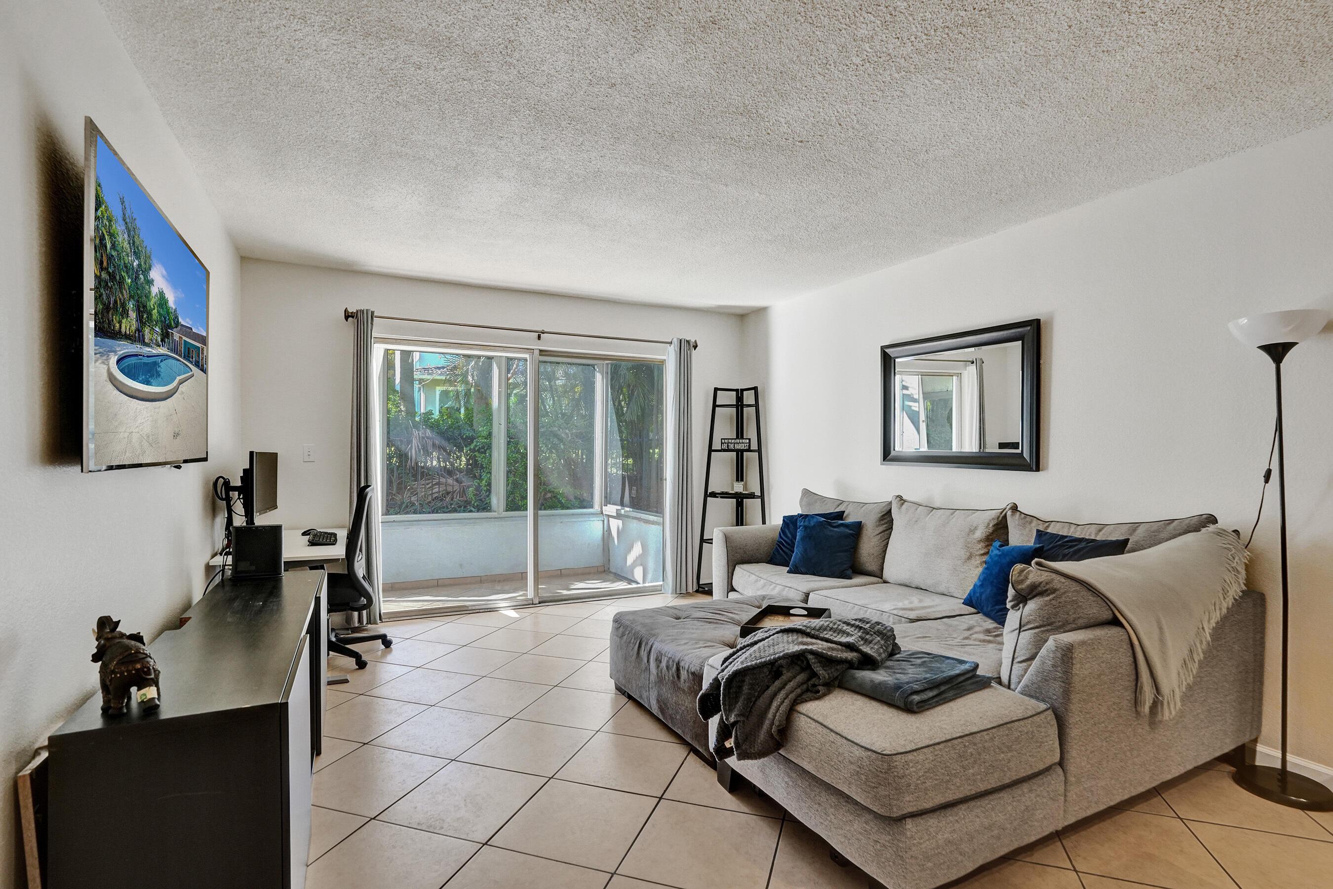 1400 Tallwood Avenue 107, Hollywood, FL 33021, Hollywood - Photo 4
