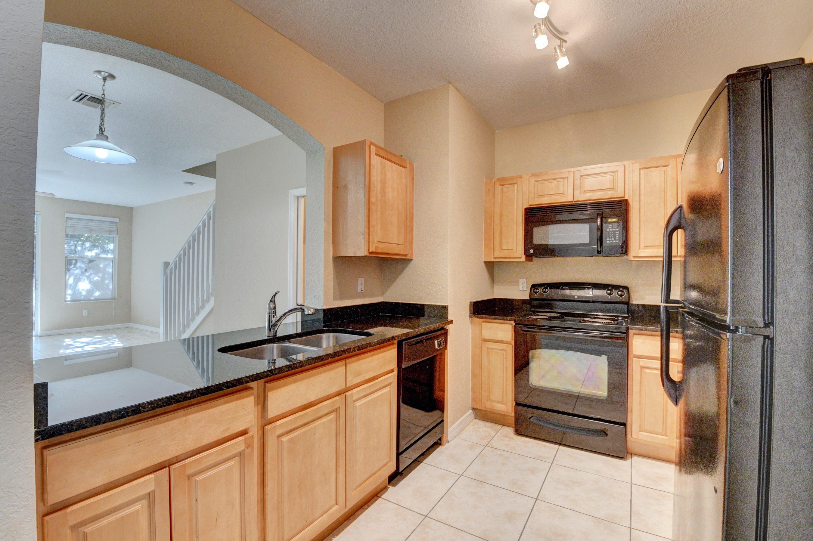 101 Harrington Court, Palm Springs, FL 33461, Palm Springs - Photo 4
