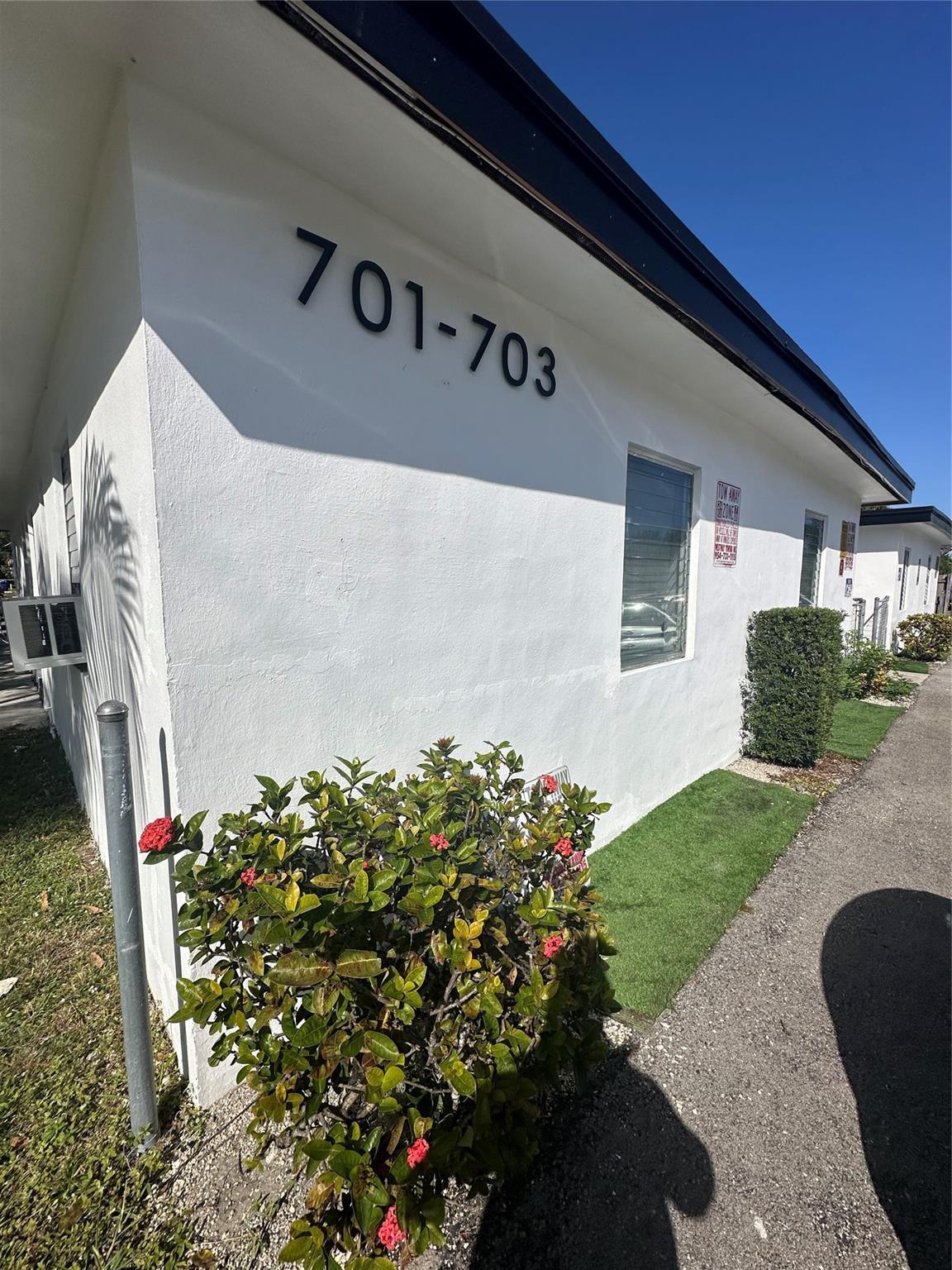 701 NW 15th Terrace, Fort Lauderdale, FL 33311, Fort Lauderdale - Photo 2