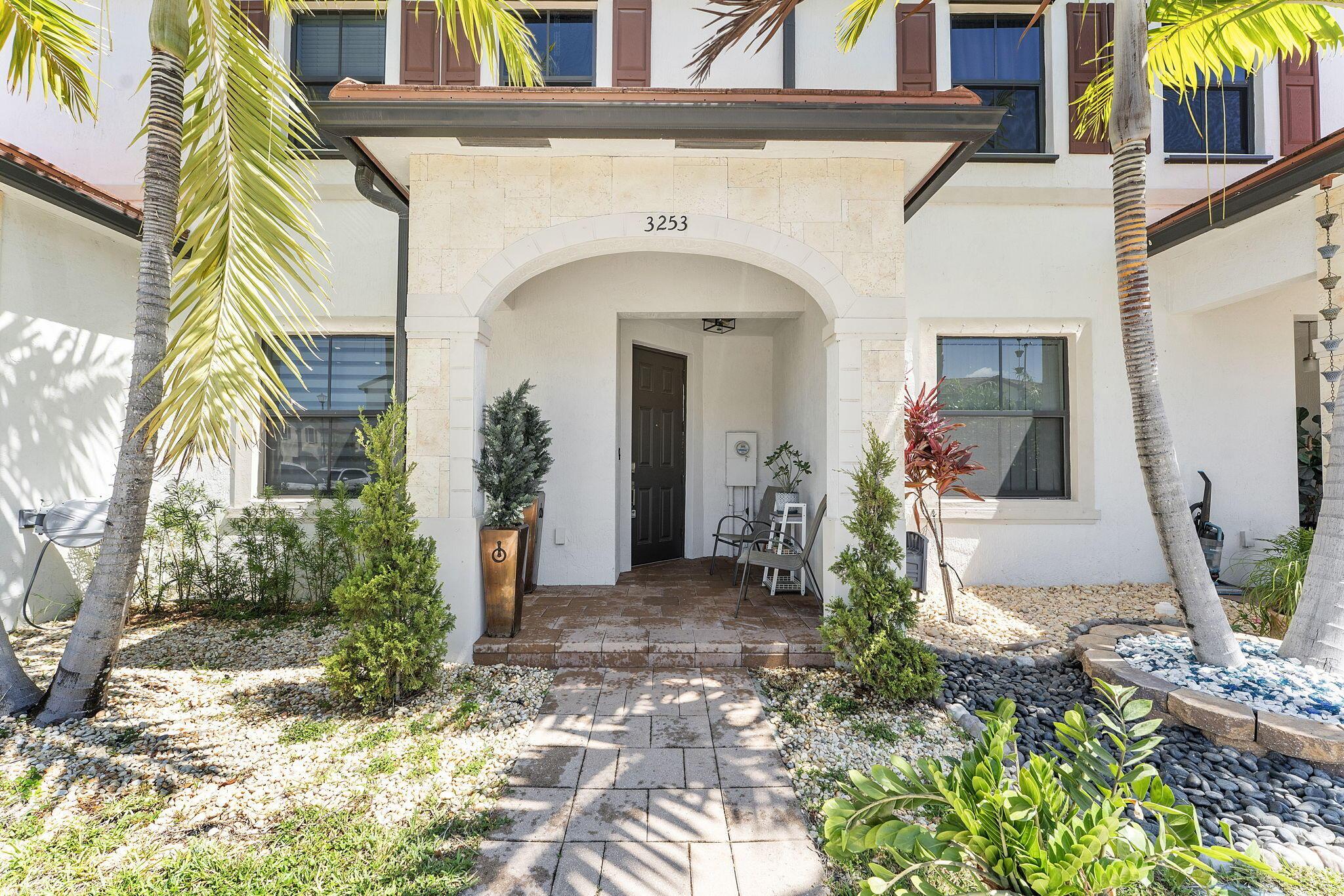 3253 W 106th Terrace 3253, Hialeah, FL 33018, Hialeah - Photo 2