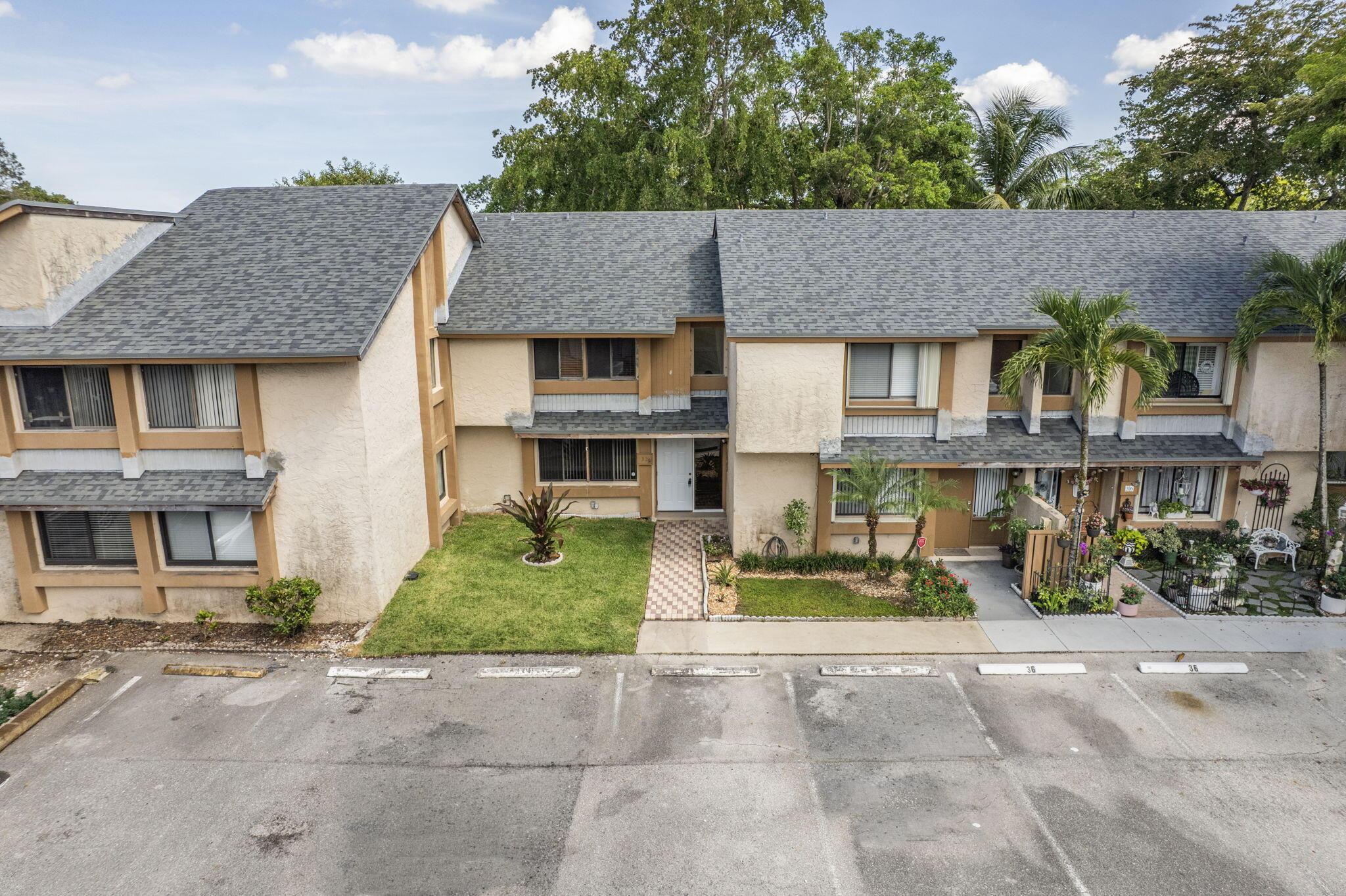 32 Wimbledon Lake 221, Plantation, FL 33324, Plantation - Photo 2