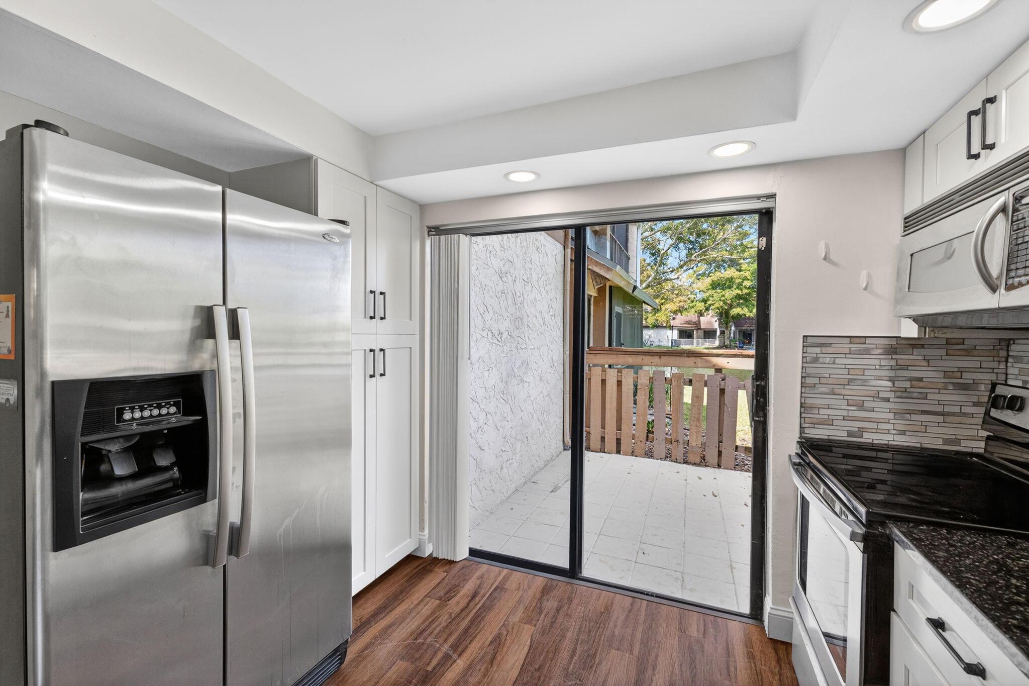 32 Wimbledon Lake 221, Plantation, FL 33324, Plantation - Photo 3