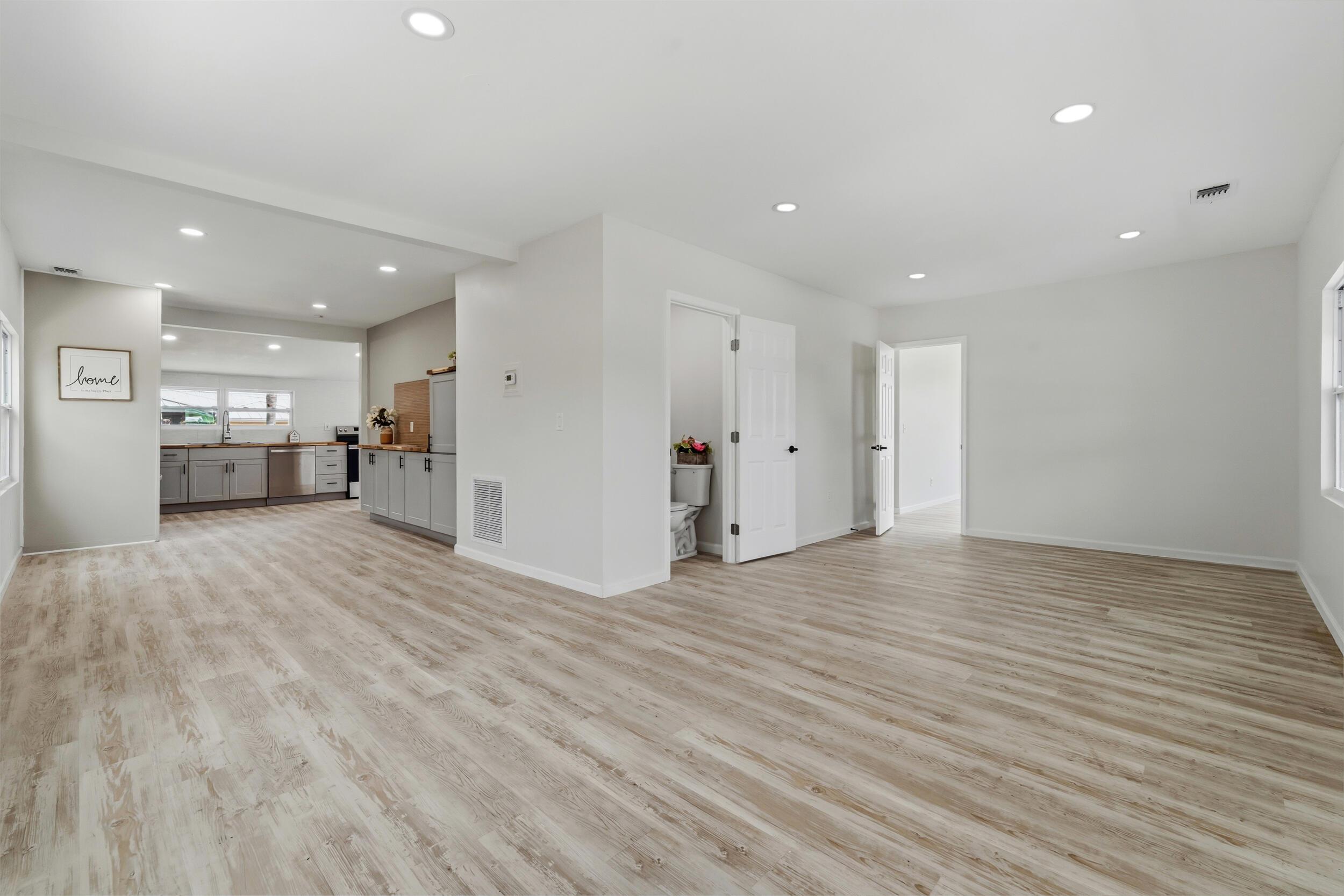 1566 NW 9th Avenue, Stuart, FL 34994, Stuart - Photo 5