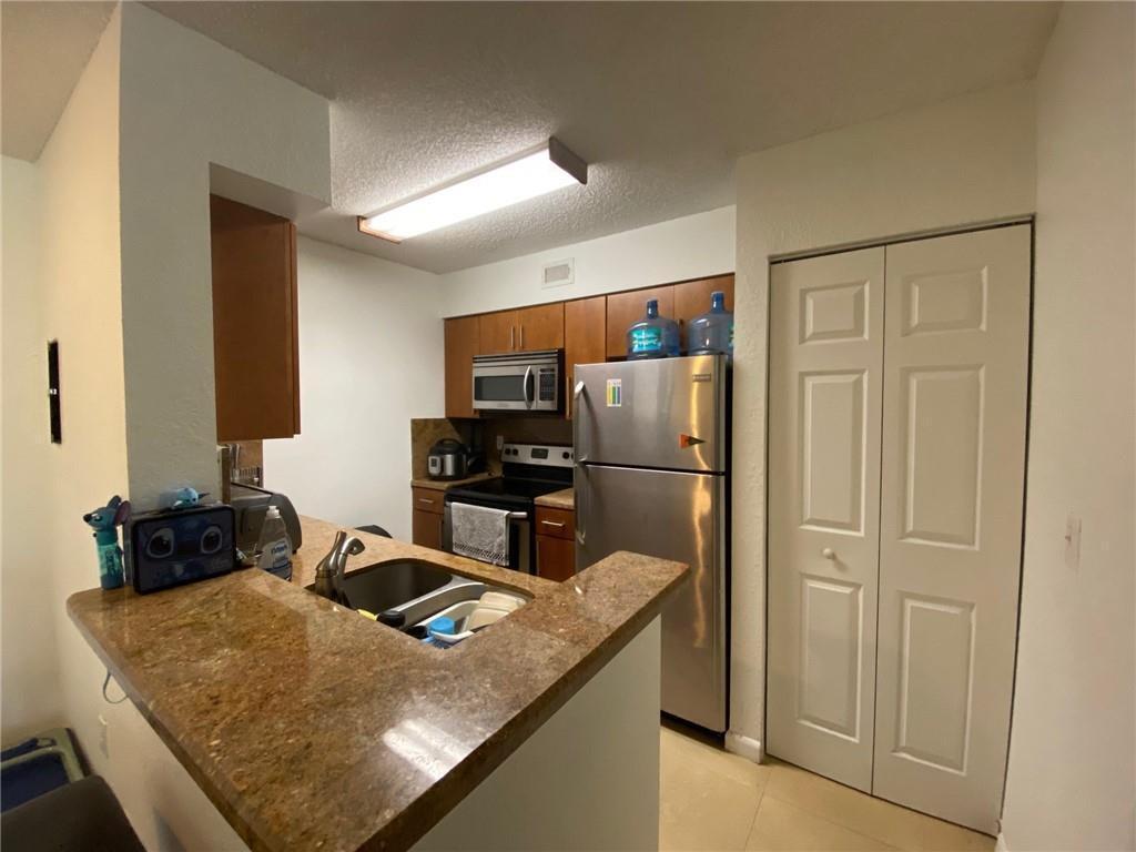 2841 N Oakland Forest Drive 107, Oakland Park, FL 33309, Oakland Park - Photo 2