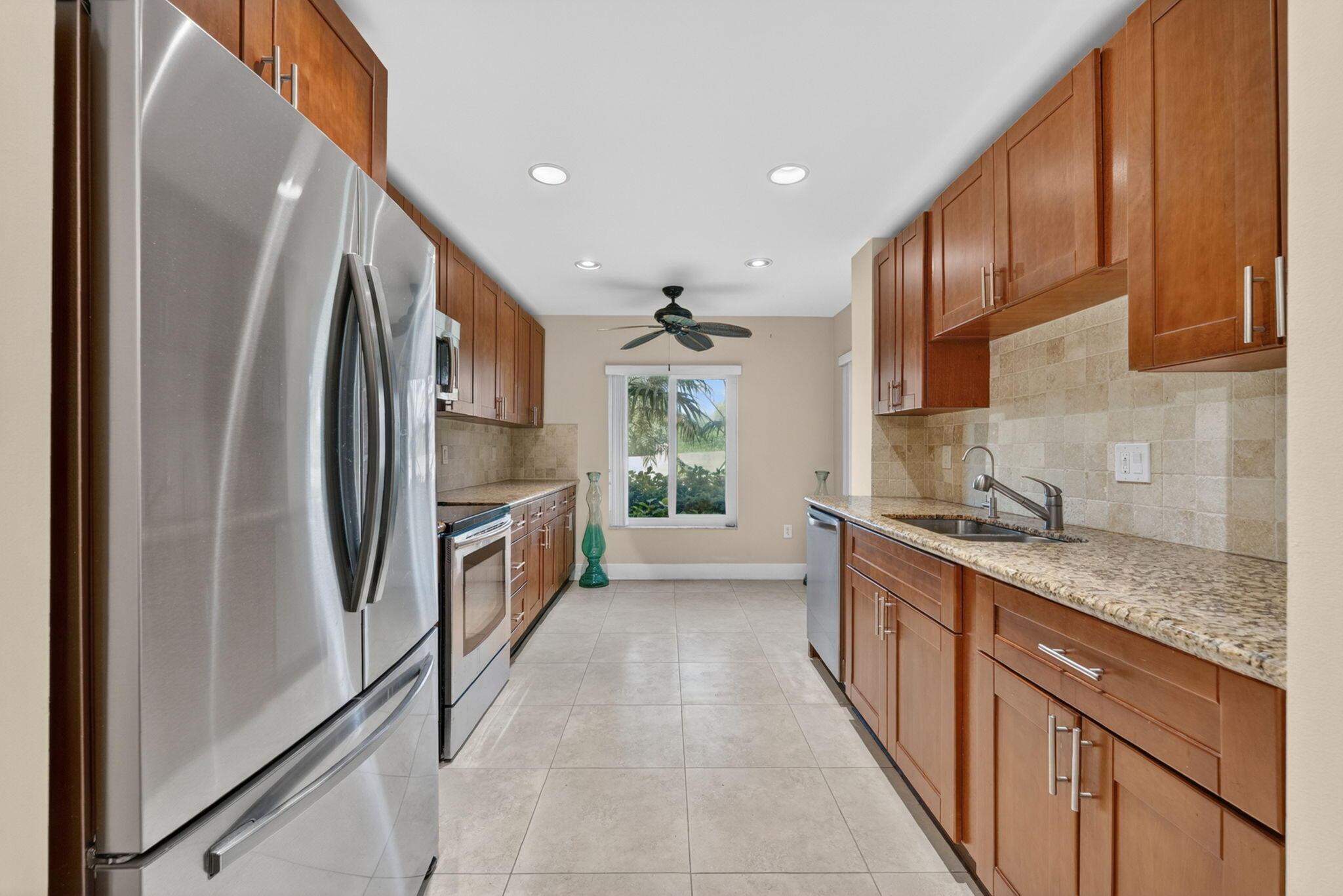 16353 Malibu Drive 61, Weston, FL 33326, Weston - Photo 4