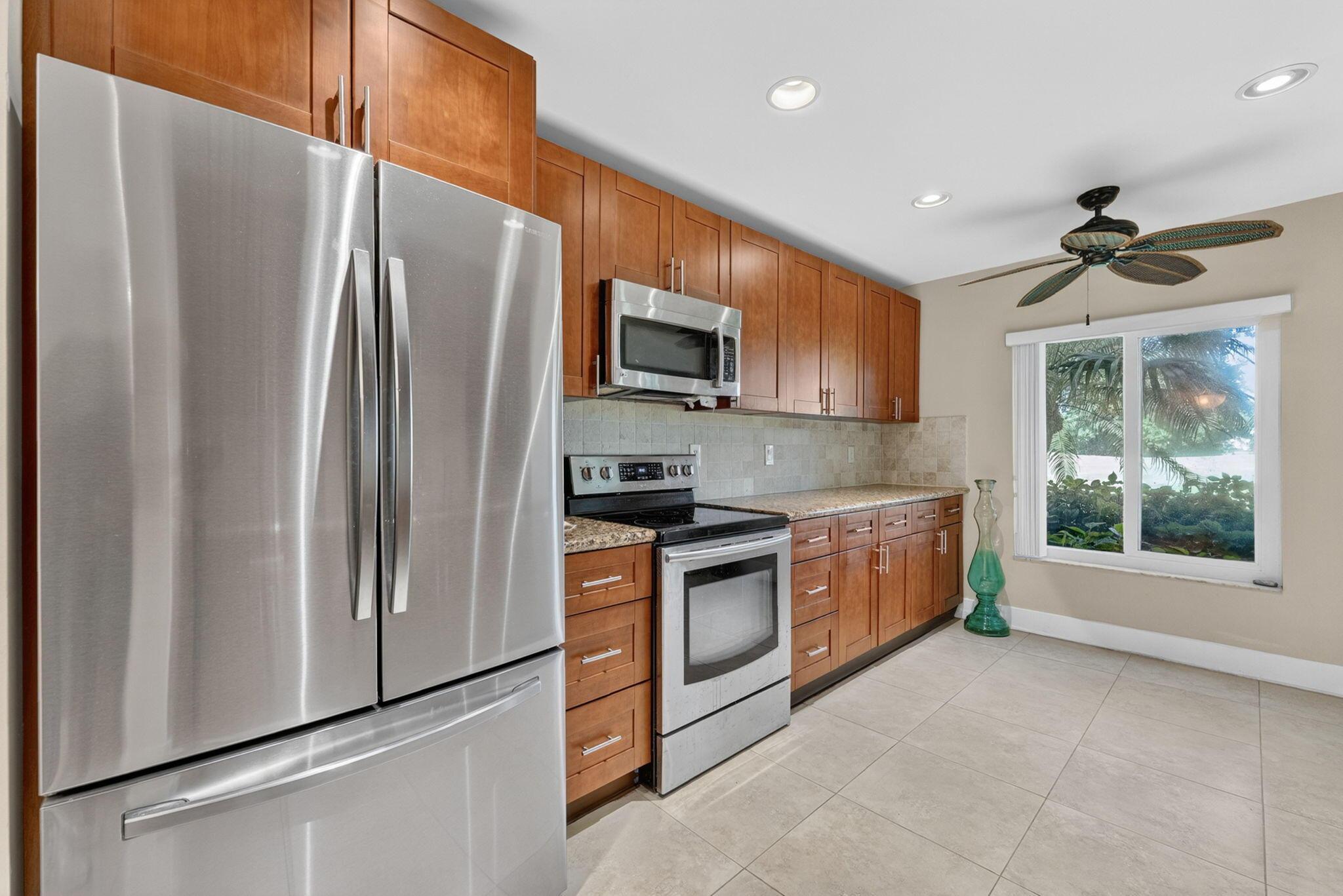 16353 Malibu Drive 61, Weston, FL 33326, Weston - Photo 3