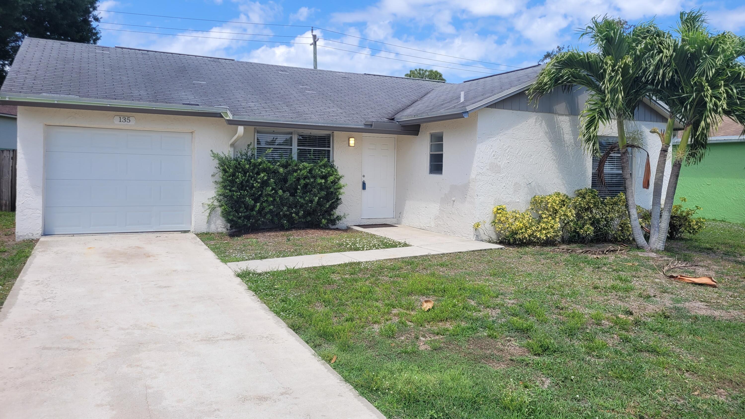 135 Village Circle, Jupiter, FL 33458, Jupiter - Photo 2