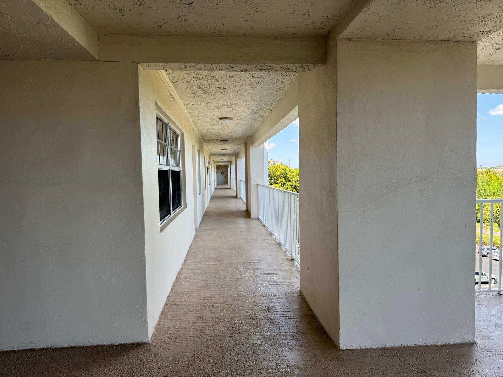 3510 Oaks Way 605, Pompano Beach, FL 33069, Pompano Beach - Photo 2