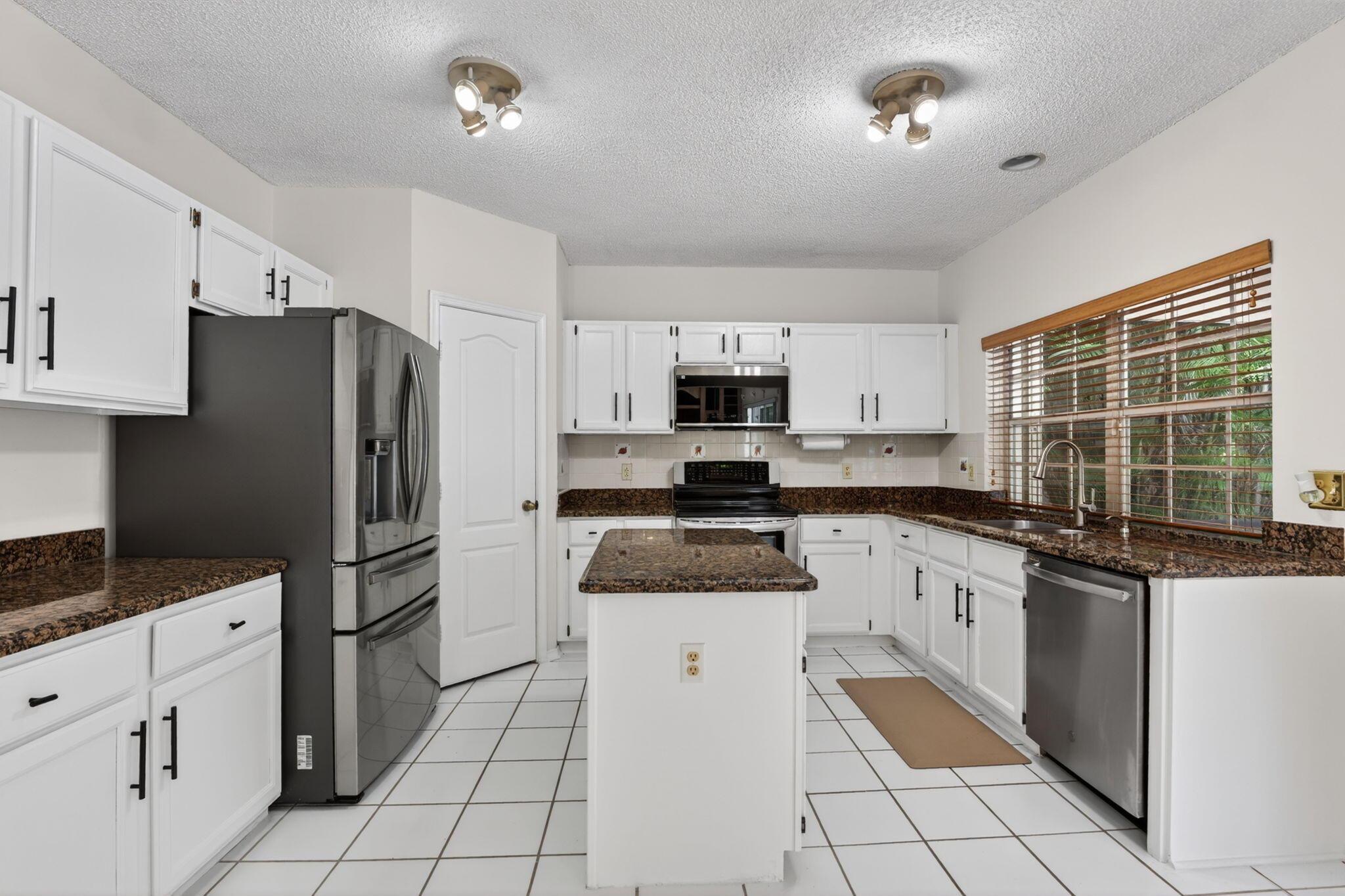 7555 Live Oak Drive, Coral Springs, FL 33065, Coral Springs - Photo 5