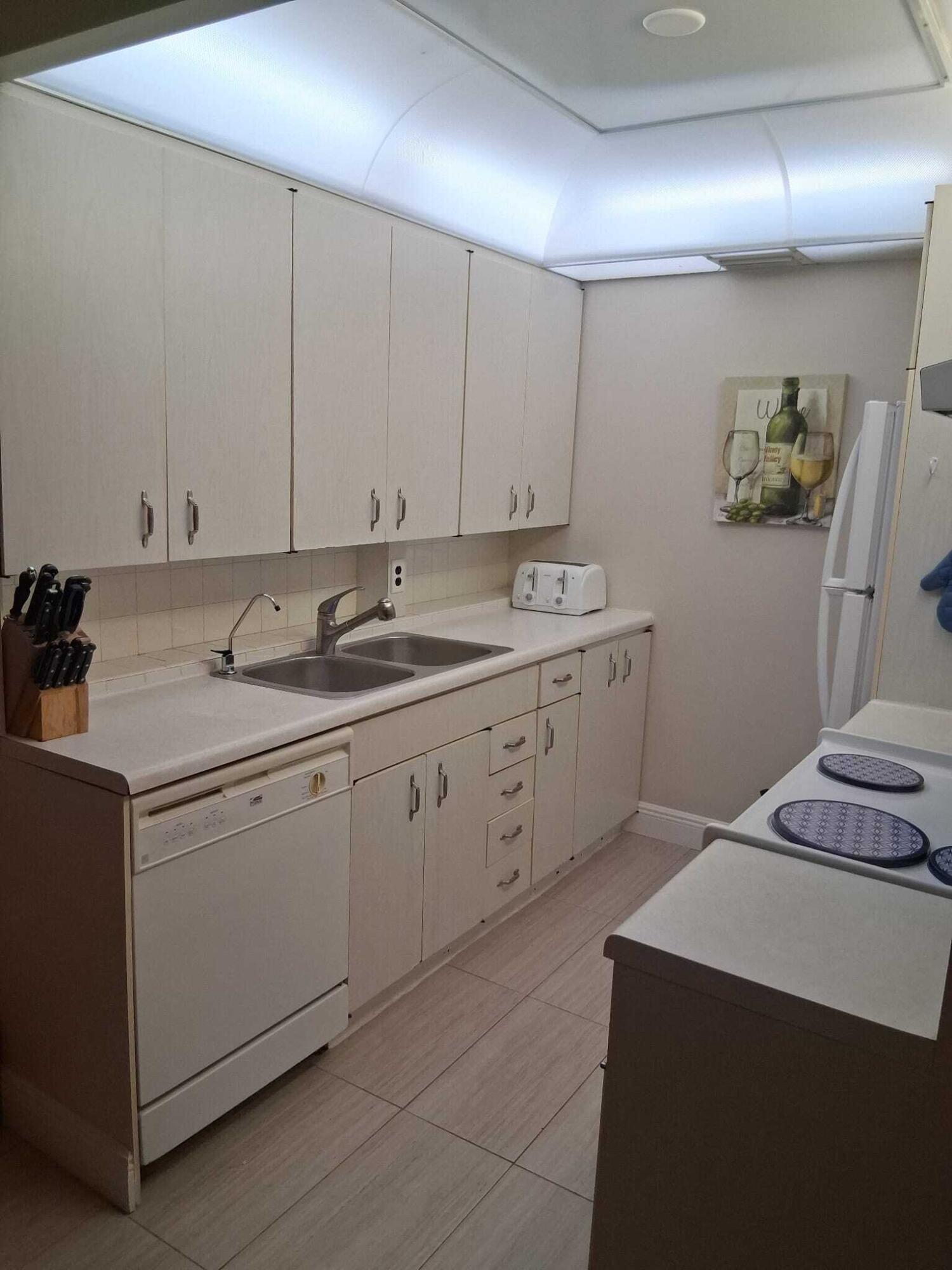 4023 Newport H, Deerfield Beach, FL 33442, Deerfield Beach - Photo 3
