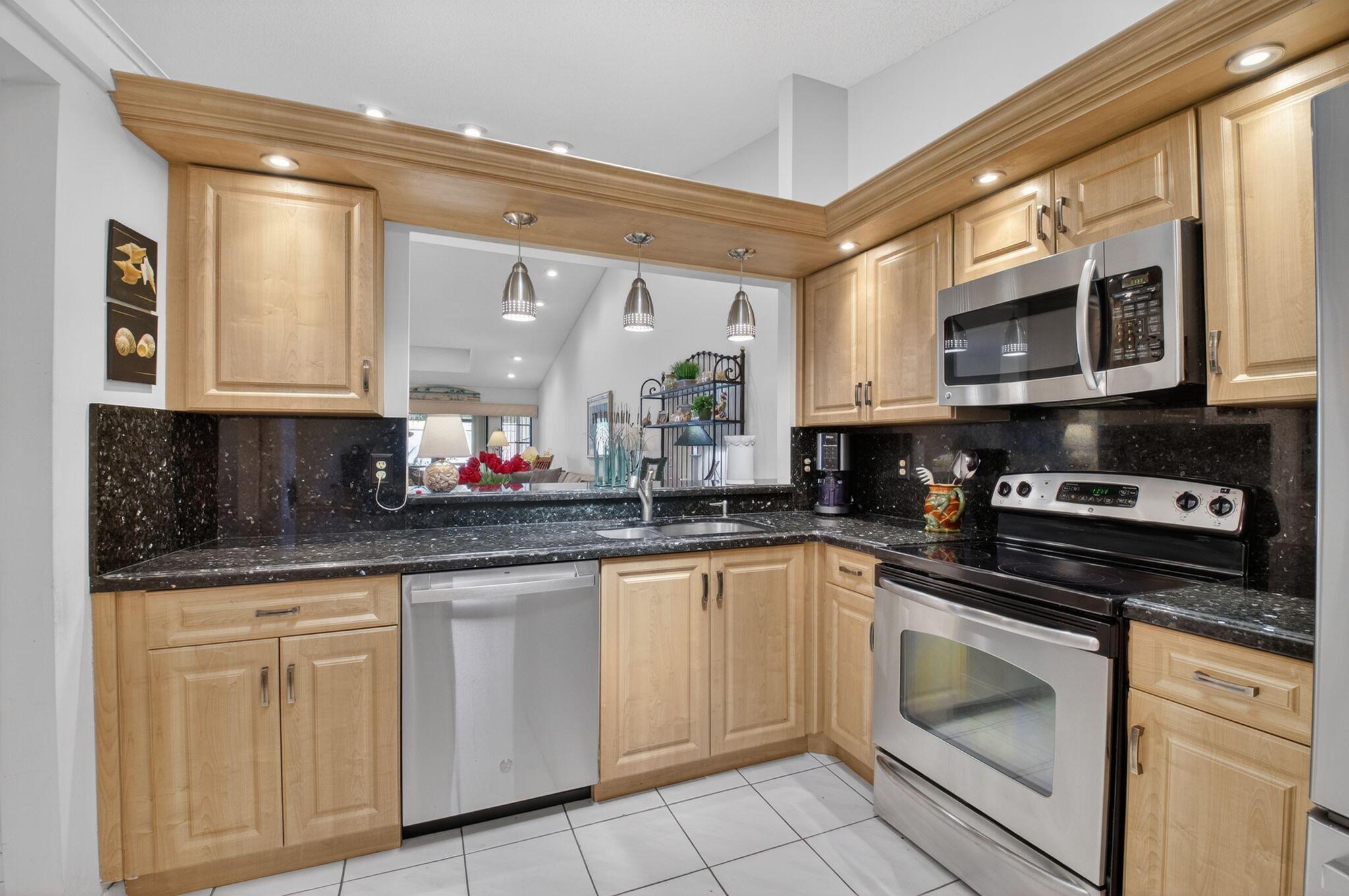 10039 Andrea Lane A, Boynton Beach, FL 33437, Boynton Beach - Photo 2