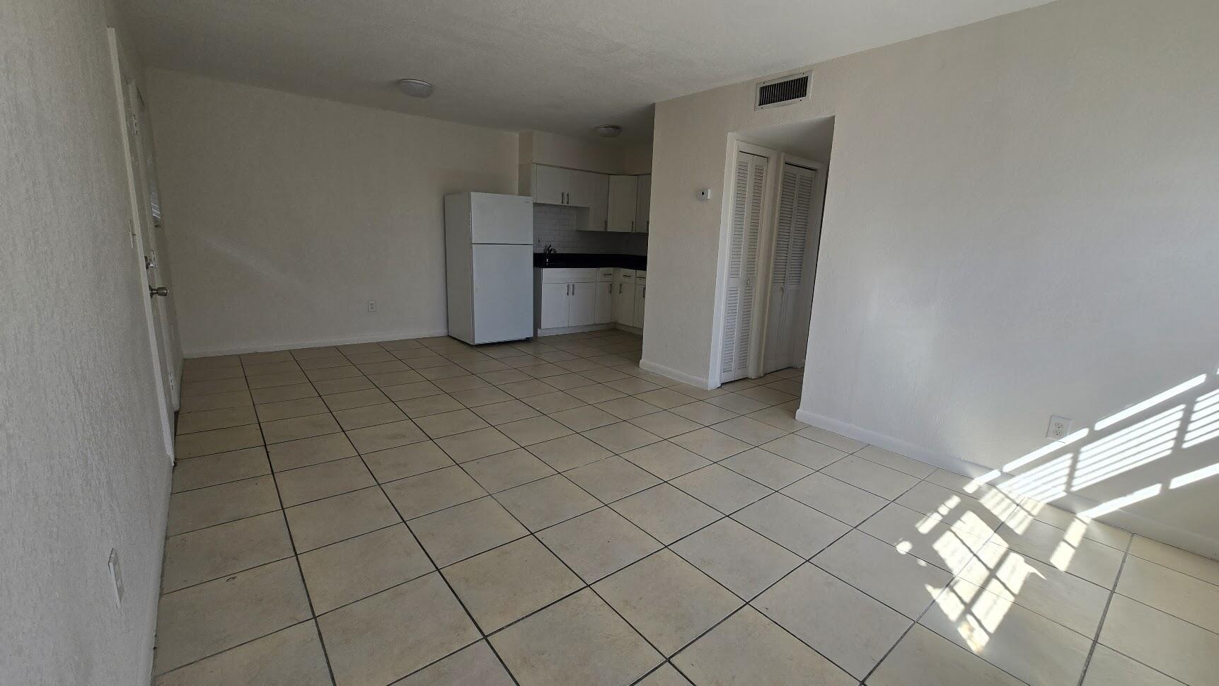 1290 NE 142nd Street 10, North Miami, FL 33161, North Miami - Photo 3