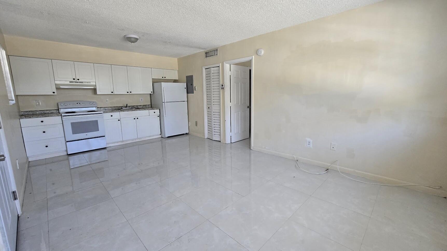 1290 NE 142nd Street 2, North Miami, FL 33161, North Miami - Photo 2
