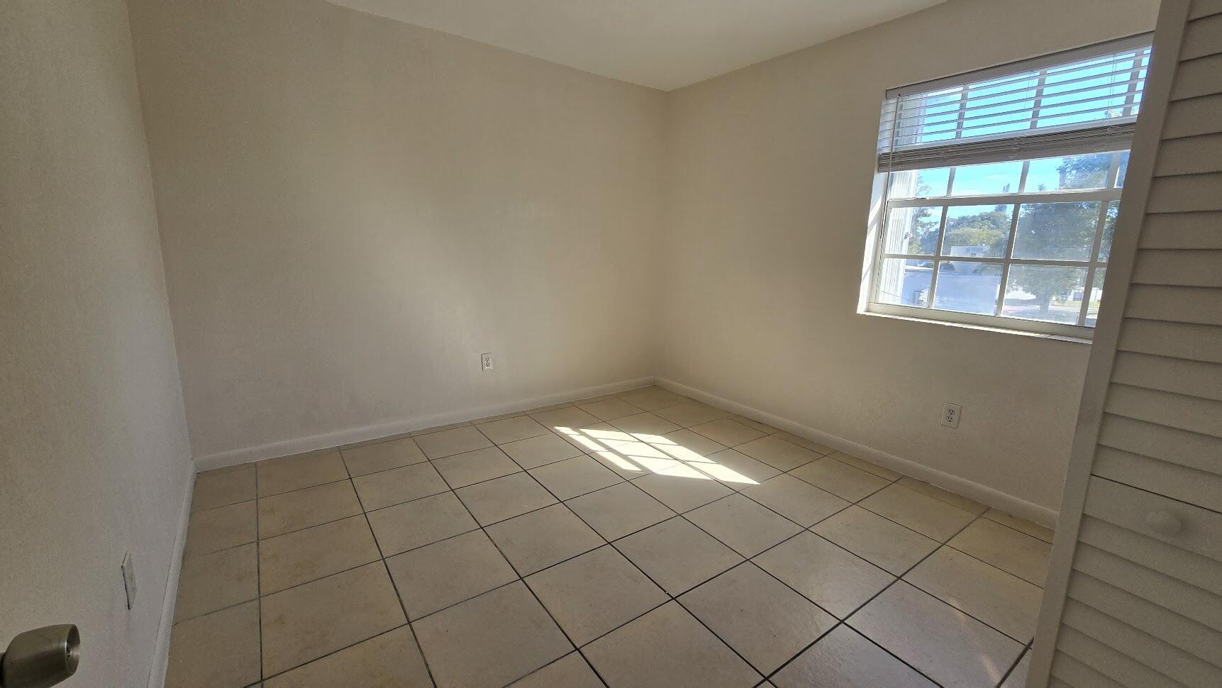 1290 NE 142nd Street 2, North Miami, FL 33161, North Miami - Photo 3