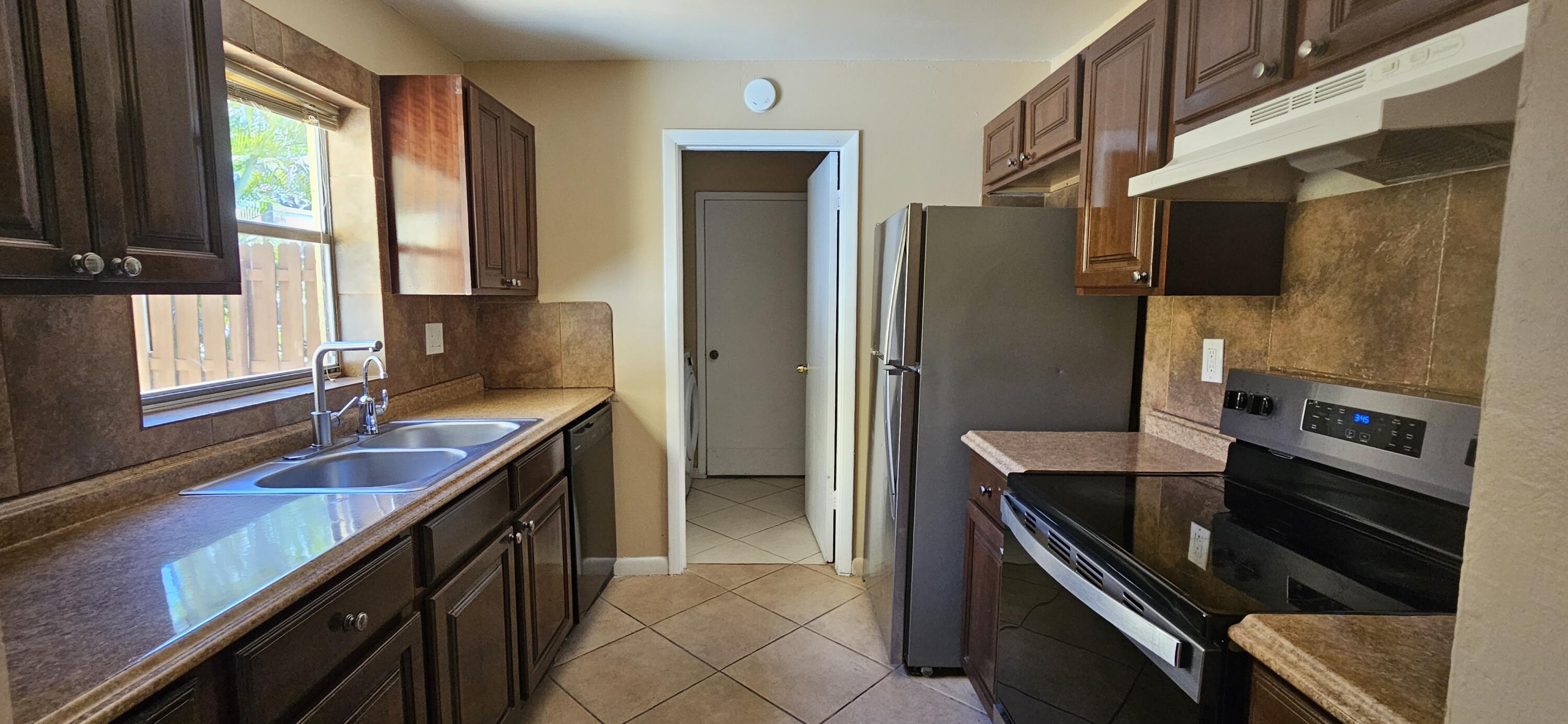 210 Sparrow Drive 4, Royal Palm Beach, FL 33411, Royal Palm Beach - Photo 2