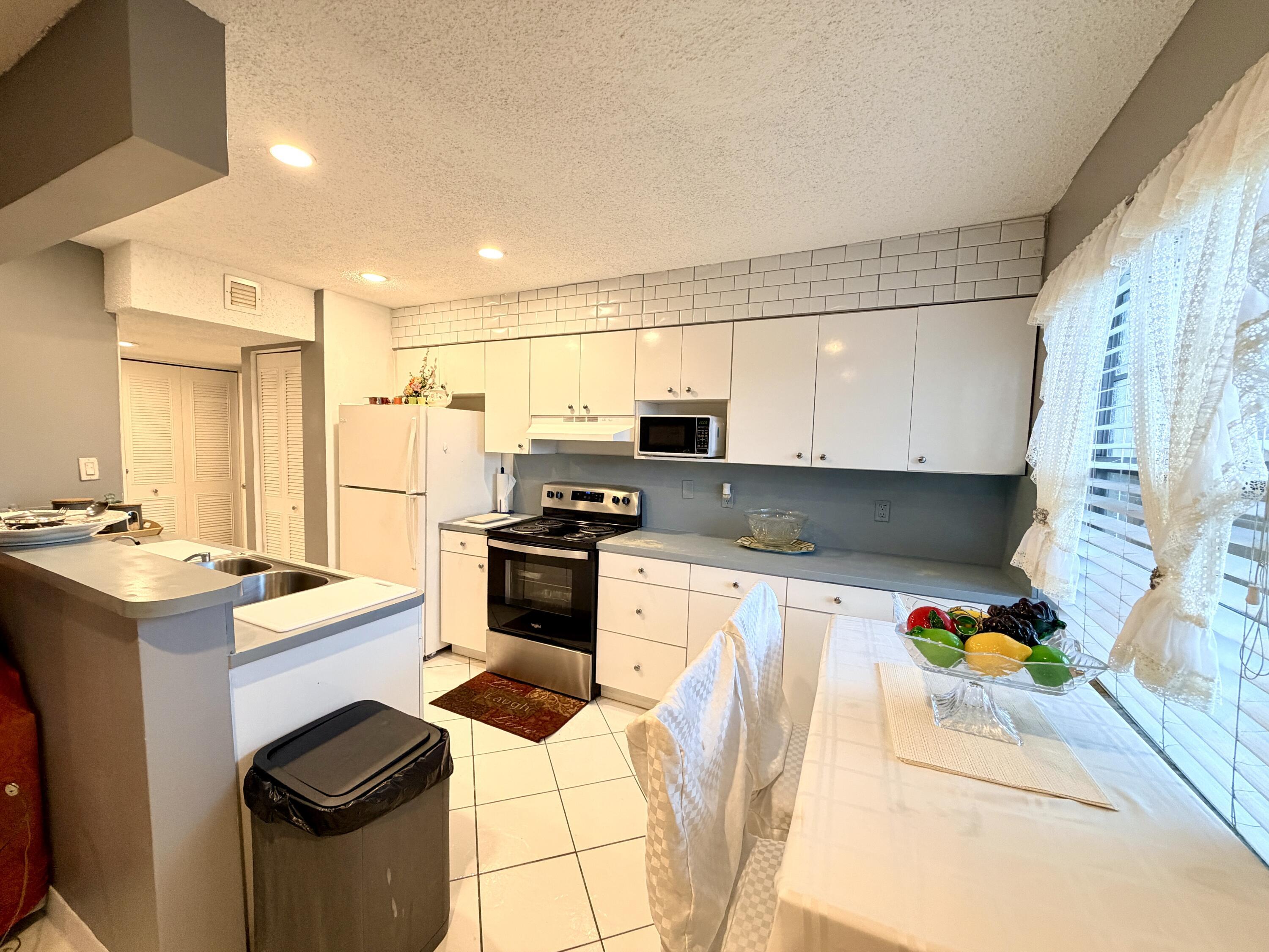 5180 E Sabal Palm Boulevard 228, Tamarac, FL 33319, Tamarac - Photo 5
