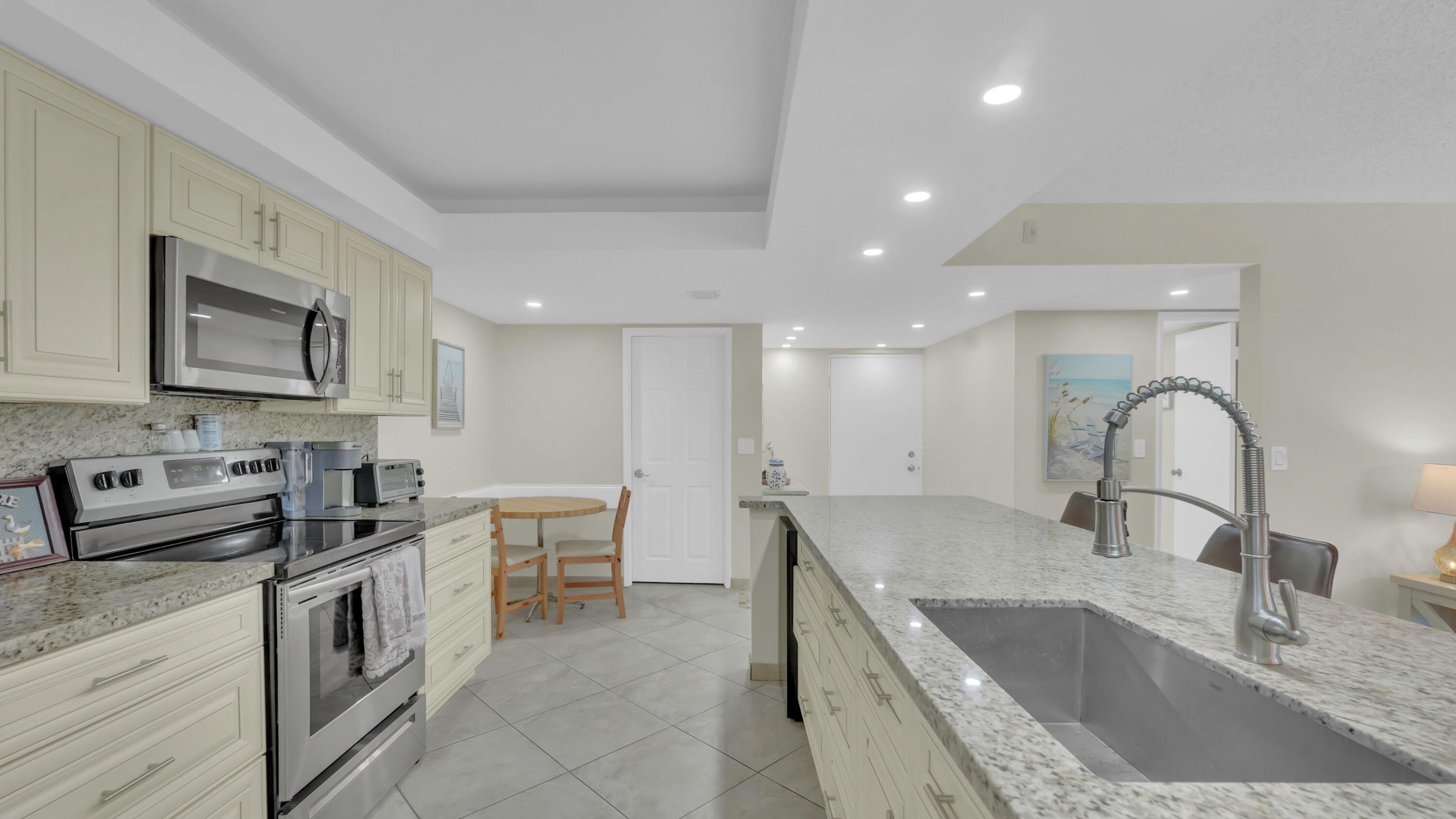 450 Egret Circle 9207, Delray Beach, FL 33444, Delray Beach - Photo 3