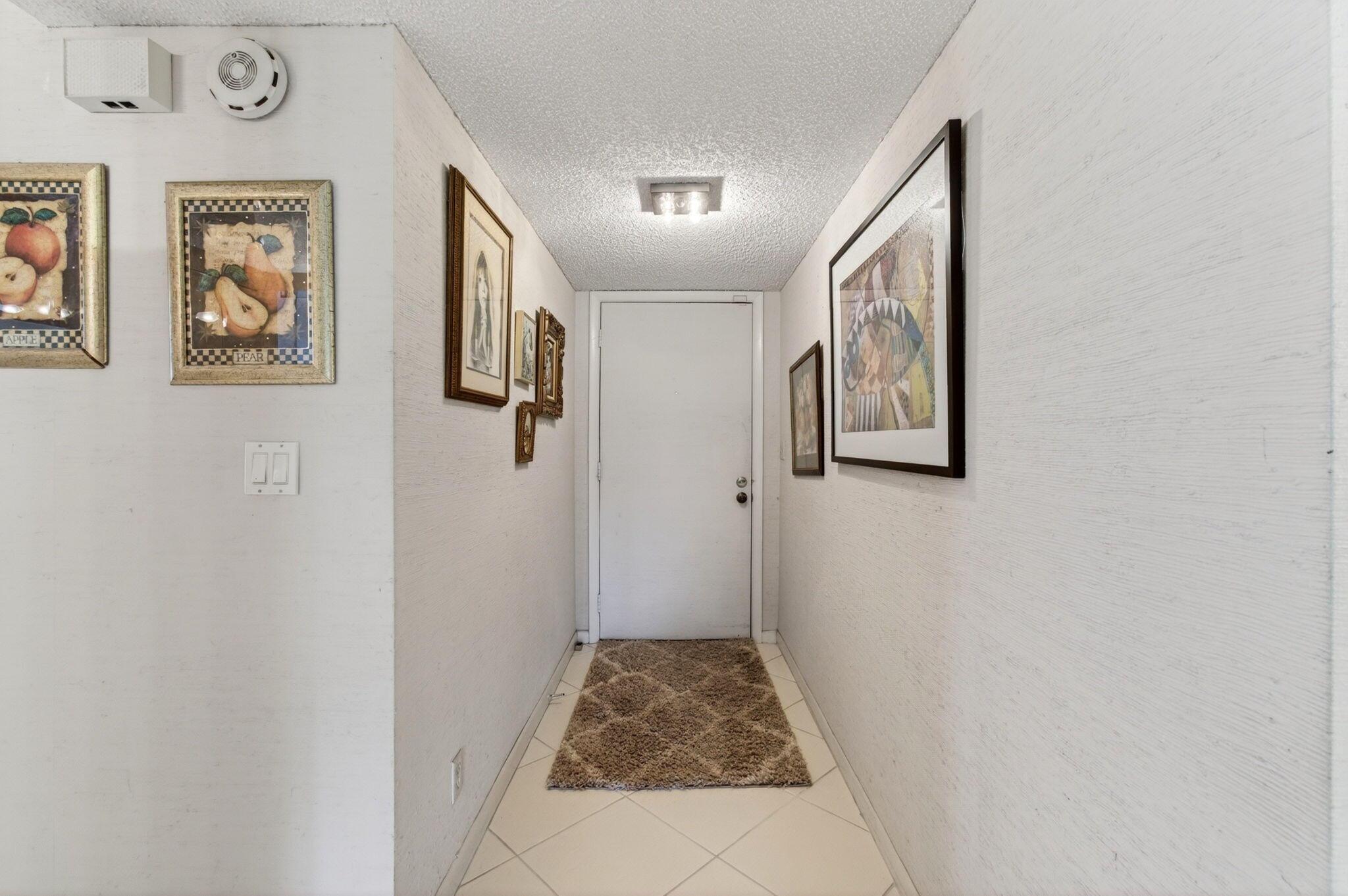 5561 Fairway Park Drive 104, Boynton Beach, FL 33437, Boynton Beach - Photo 3