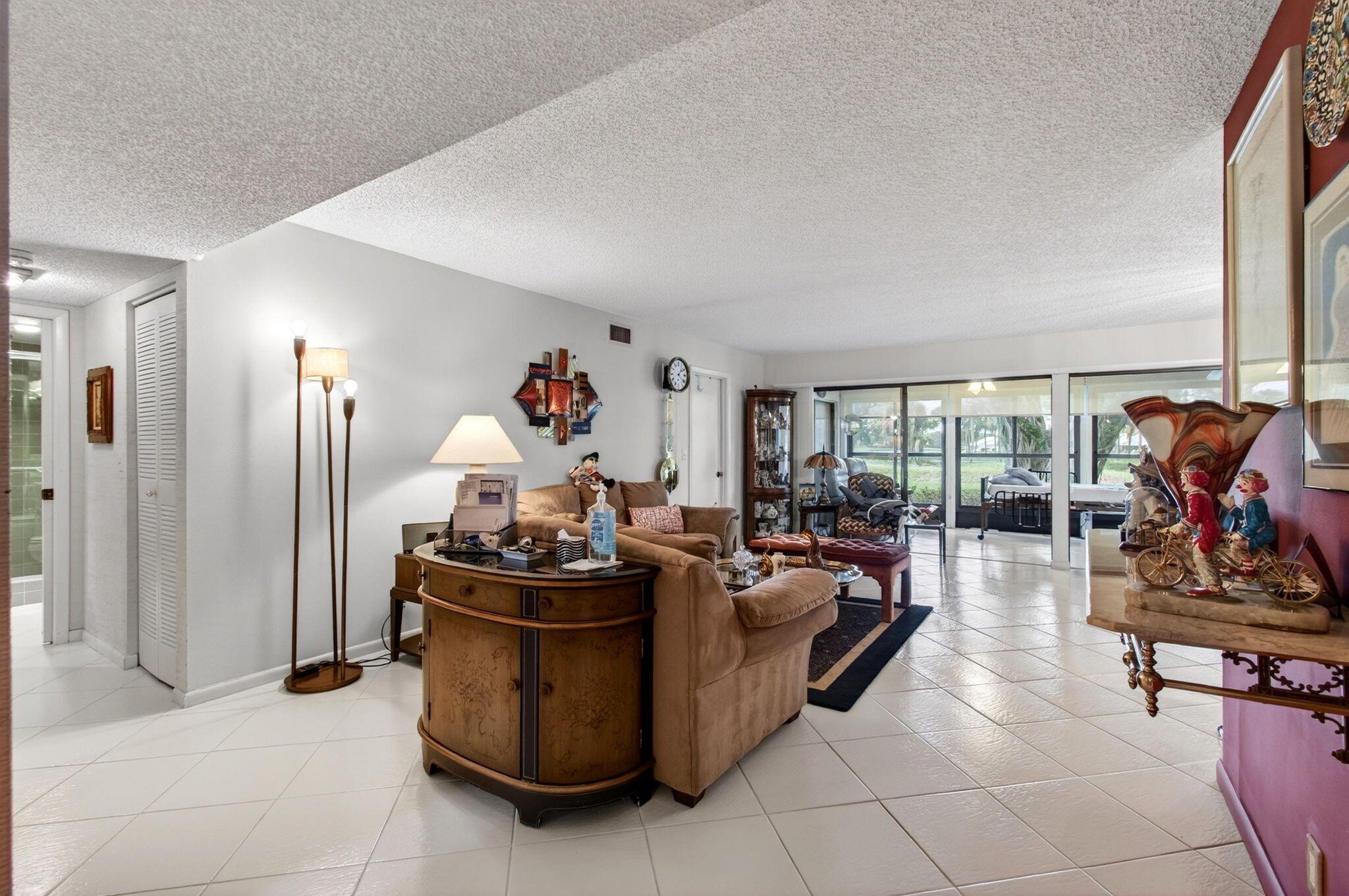 5561 Fairway Park Drive 104, Boynton Beach, FL 33437, Boynton Beach - Photo 5