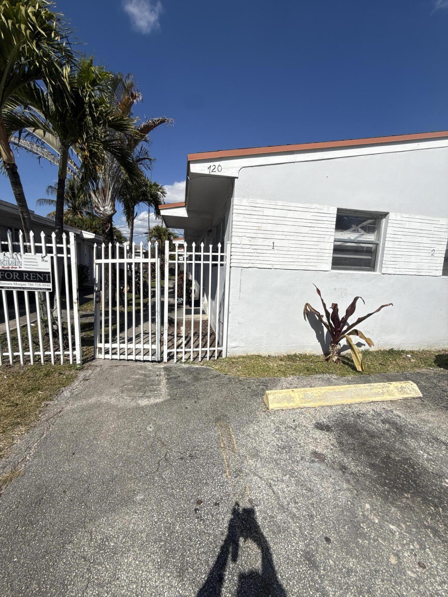 720 SW 7th Street 4, Dania Beach, FL 33004, Dania Beach