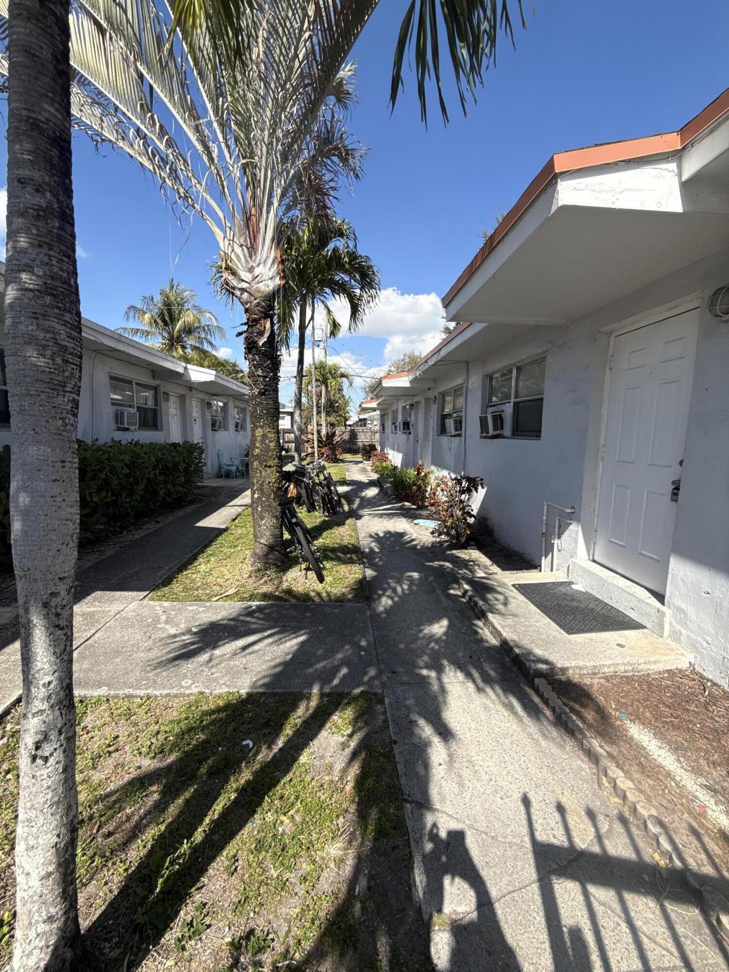 720 SW 7th Street 4, Dania Beach, FL 33004, Dania Beach - Photo 2