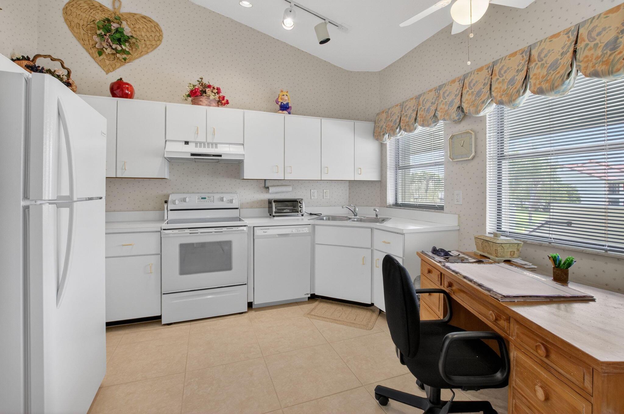 5907 Parkwalk Drive, Boynton Beach, FL 33472, Boynton Beach - Photo 2