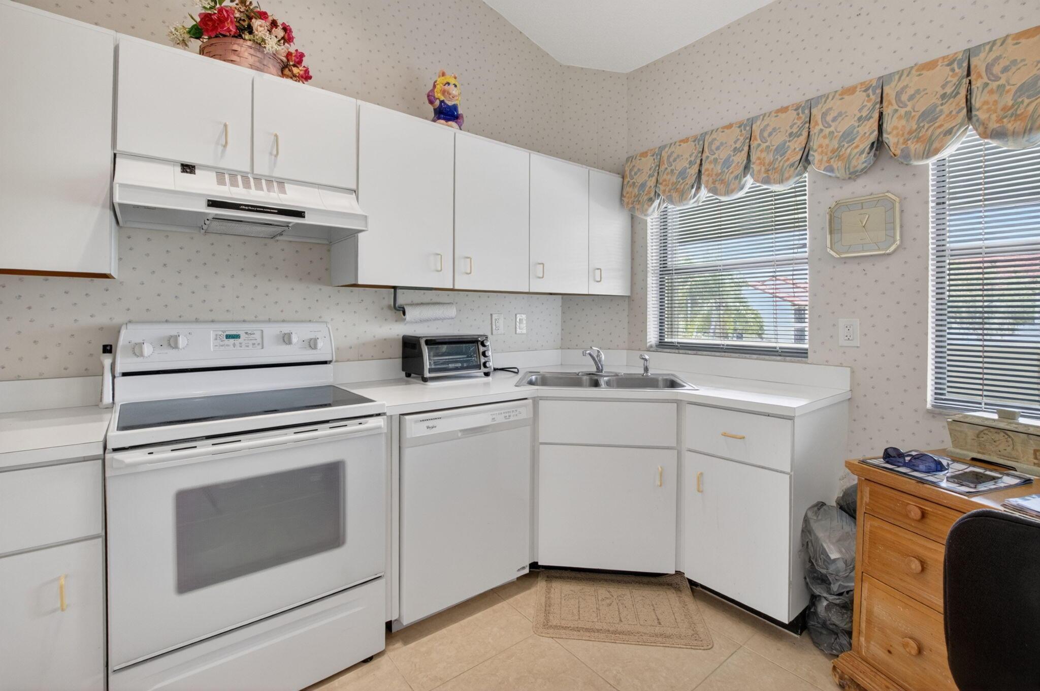 5907 Parkwalk Drive, Boynton Beach, FL 33472, Boynton Beach - Photo 3