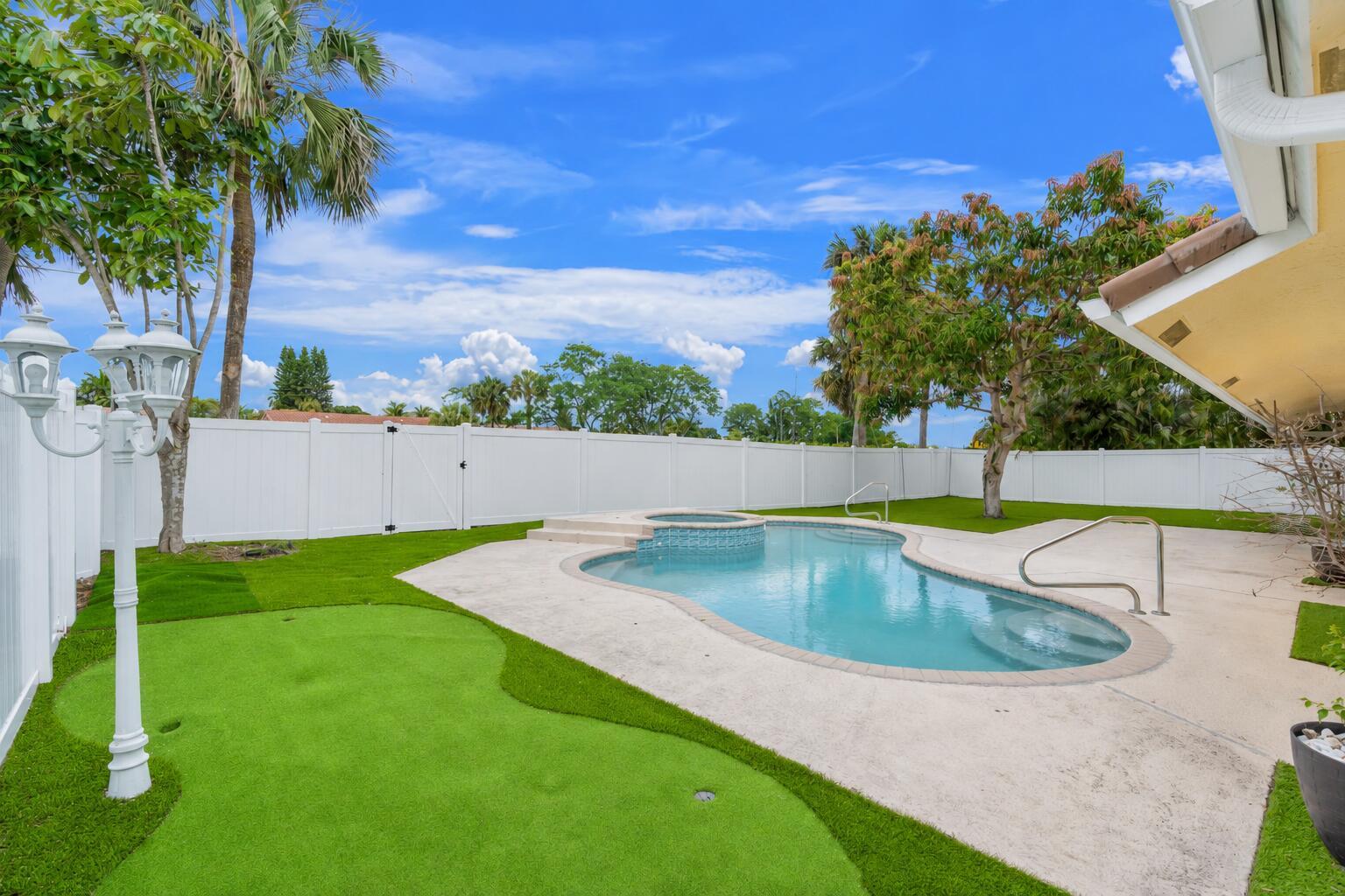 21111 Escondido Way N, Boca Raton, FL 33433, Boca Raton - Photo 4