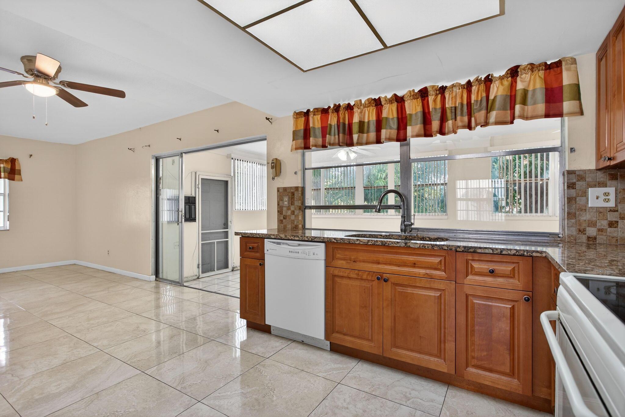 2540 NW 34th Terrace, Lauderdale Lakes, FL 33311, Lauderdale Lakes - Photo 5