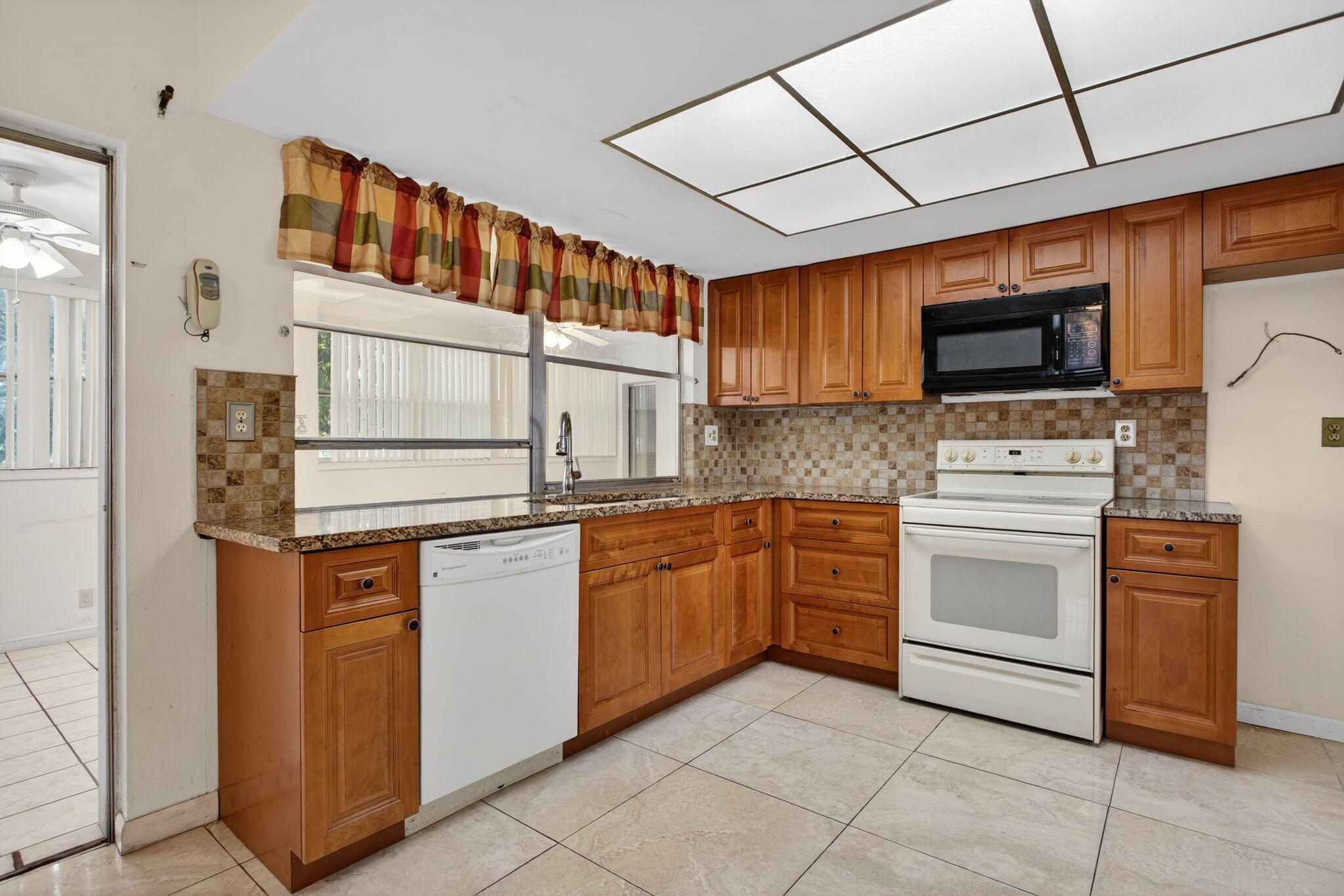 2540 NW 34th Terrace, Lauderdale Lakes, FL 33311, Lauderdale Lakes - Photo 4