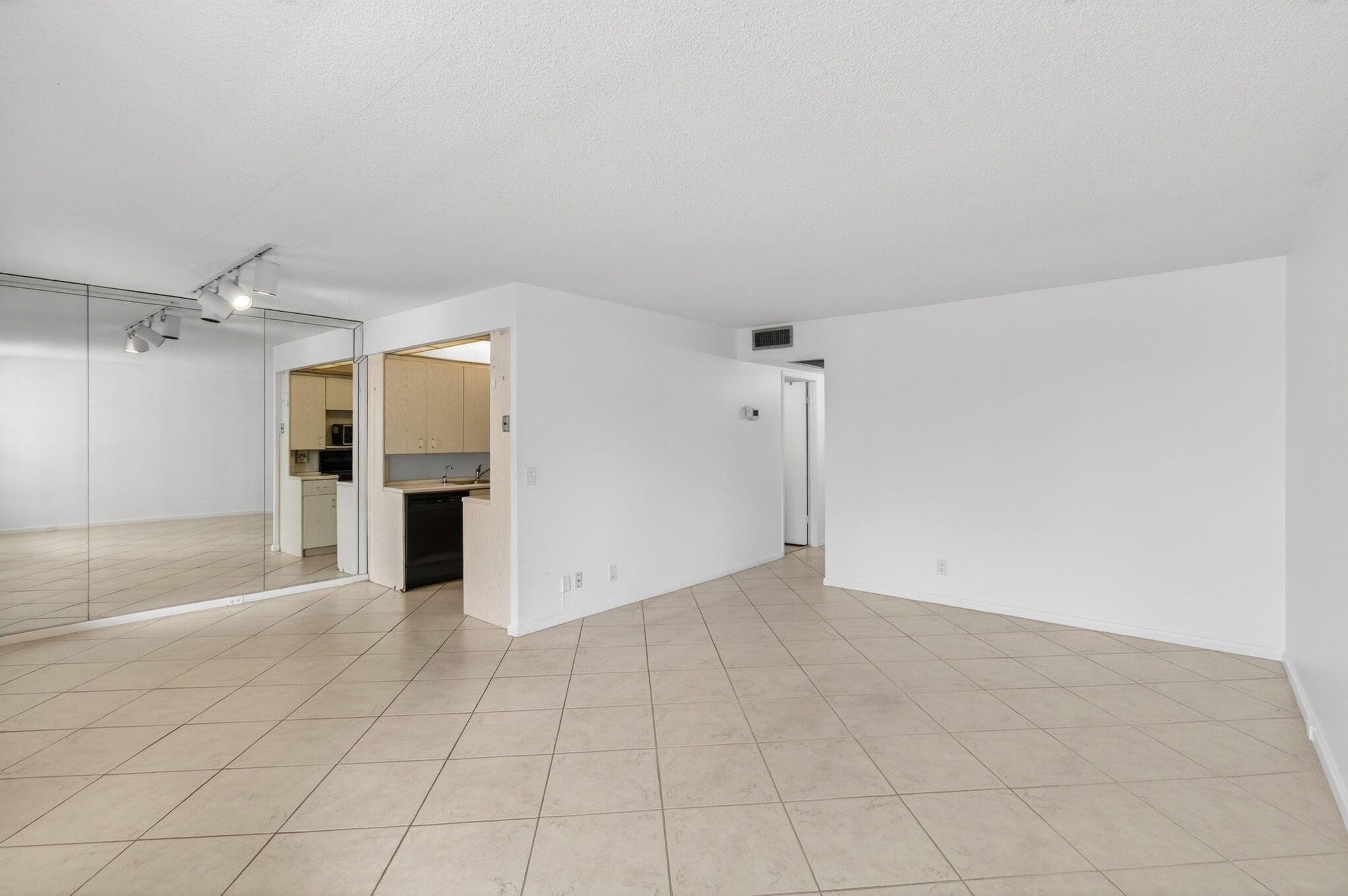 2027 Exeter B, Boca Raton, FL 33434, Boca Raton - Photo 3