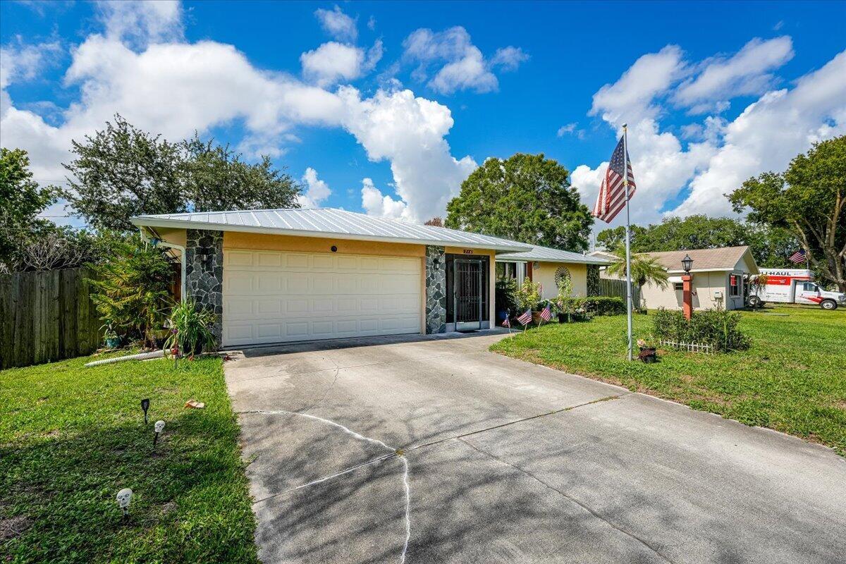 716 SE Evergreen Terrace, Port St. Lucie, FL 34983, Port St. Lucie - Photo 2