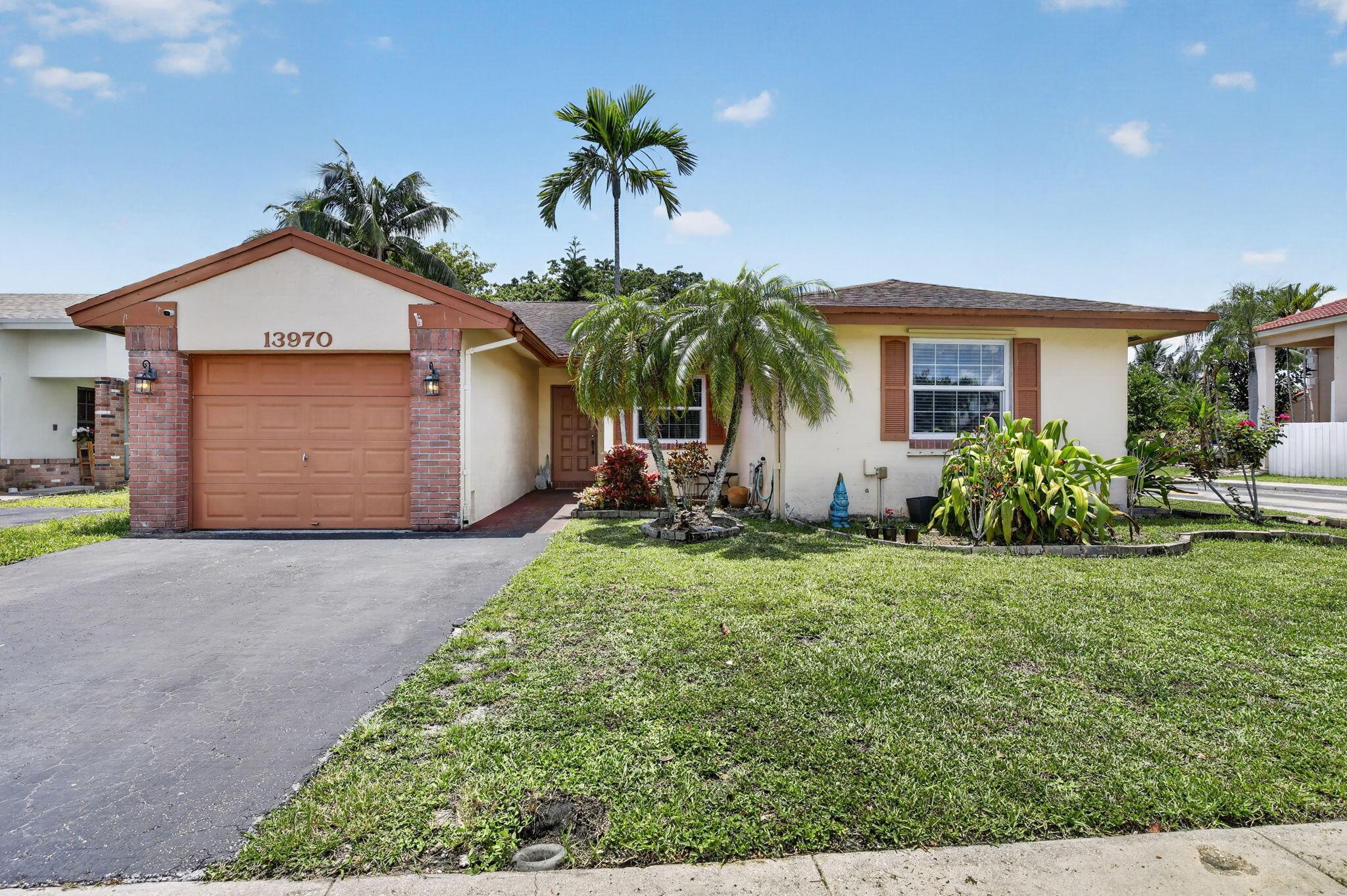 13970 Oaklawn Place, Davie, FL 33325, Davie - Photo 2