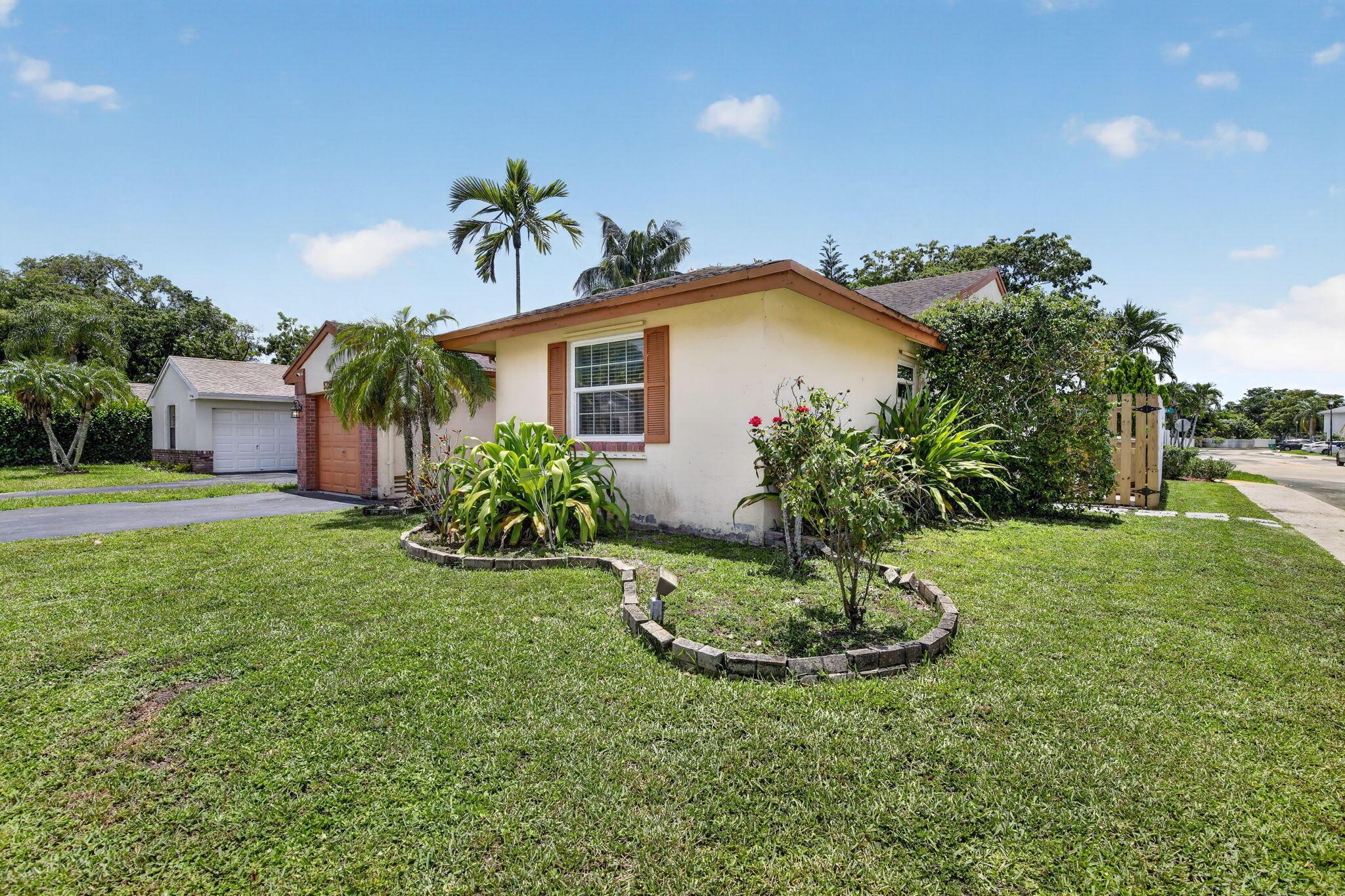 13970 Oaklawn Place, Davie, FL 33325, Davie - Photo 3