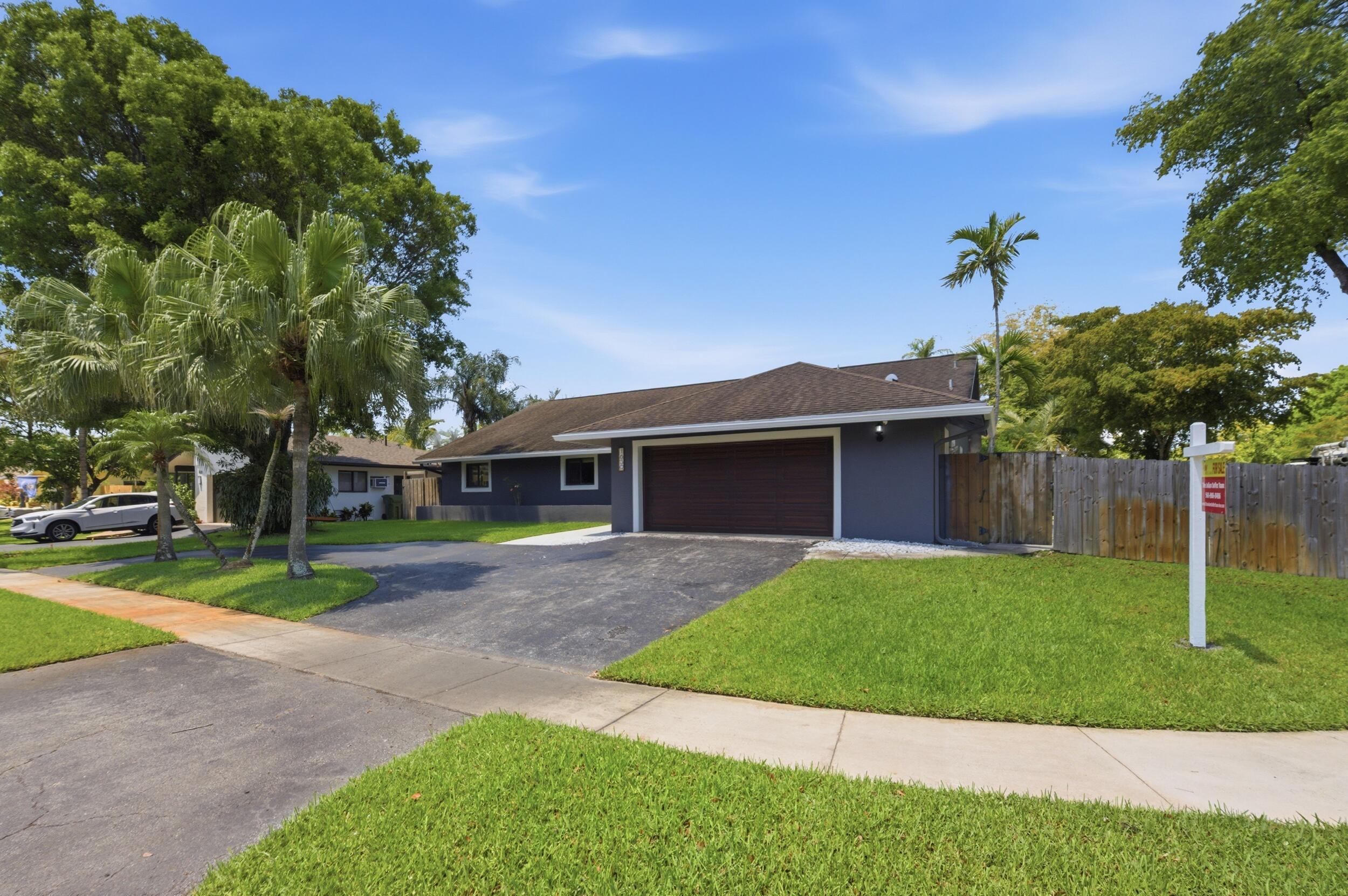 1630 NW 118th Avenue, Pembroke Pines, FL 33026, Pembroke Pines - Photo 4