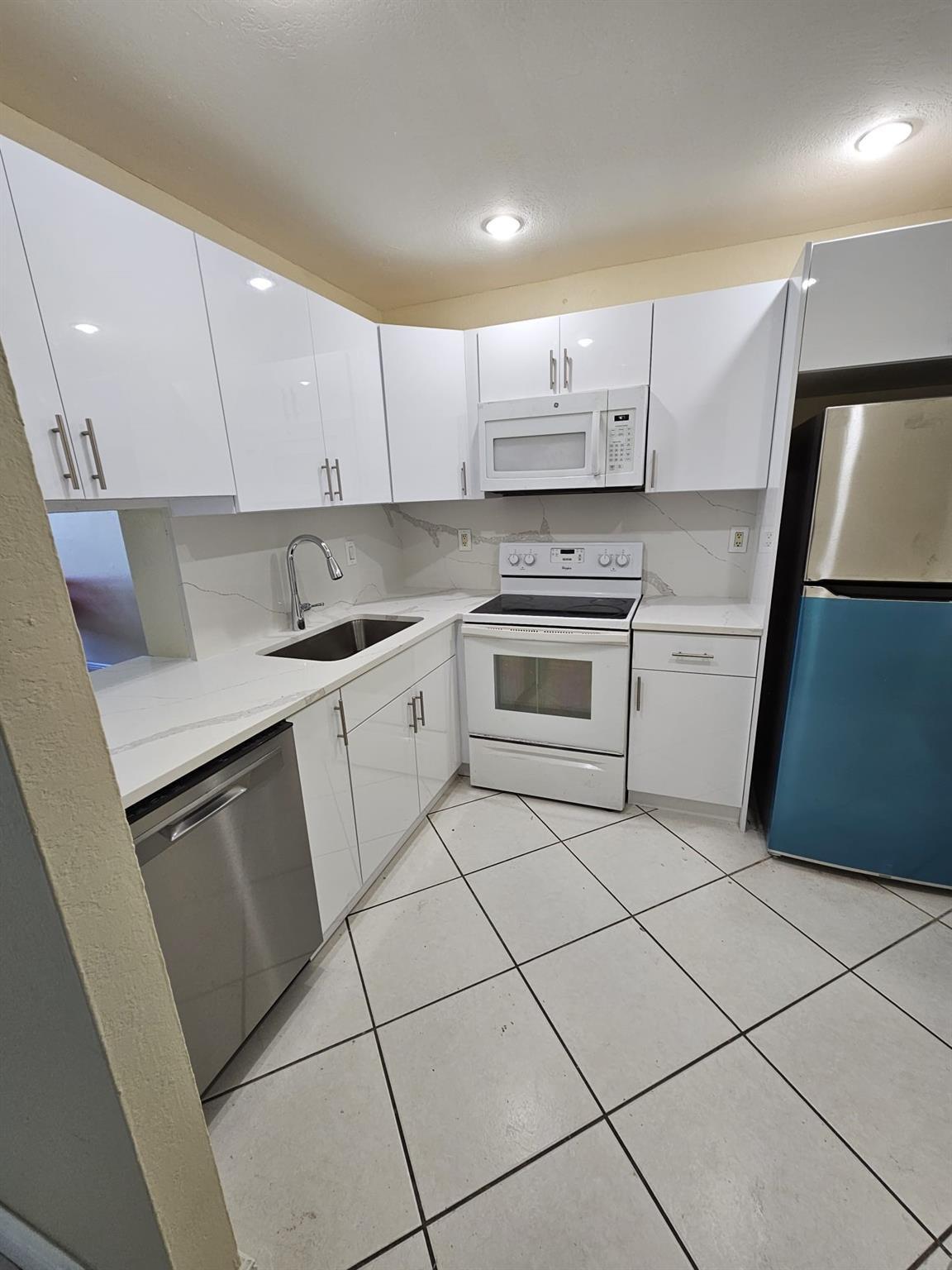 5665 W 20th Avenue 413, Hialeah, FL 33012, Hialeah - Photo 2