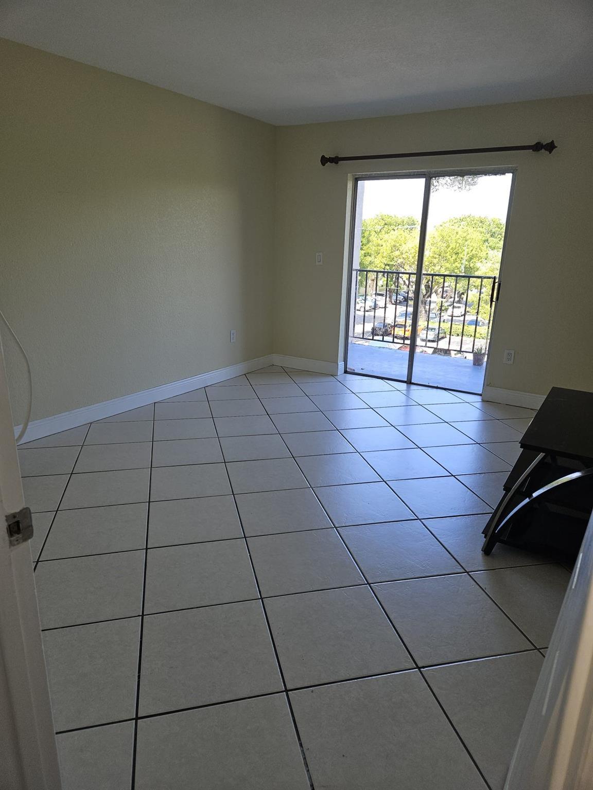 5665 W 20th Avenue 413, Hialeah, FL 33012, Hialeah - Photo 5