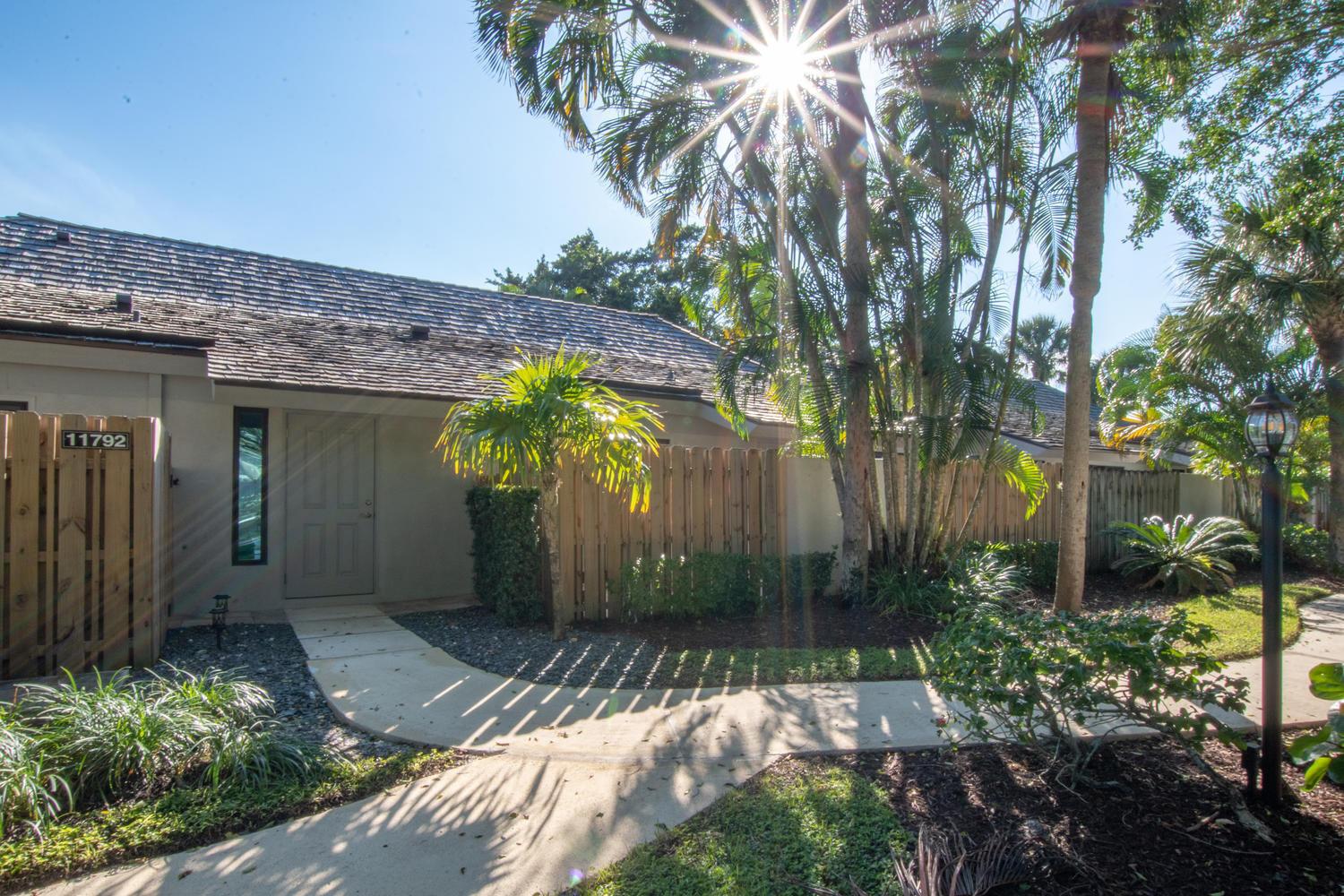 11792 Wimbledon Circle, Wellington, FL 33414, Wellington - Photo 2