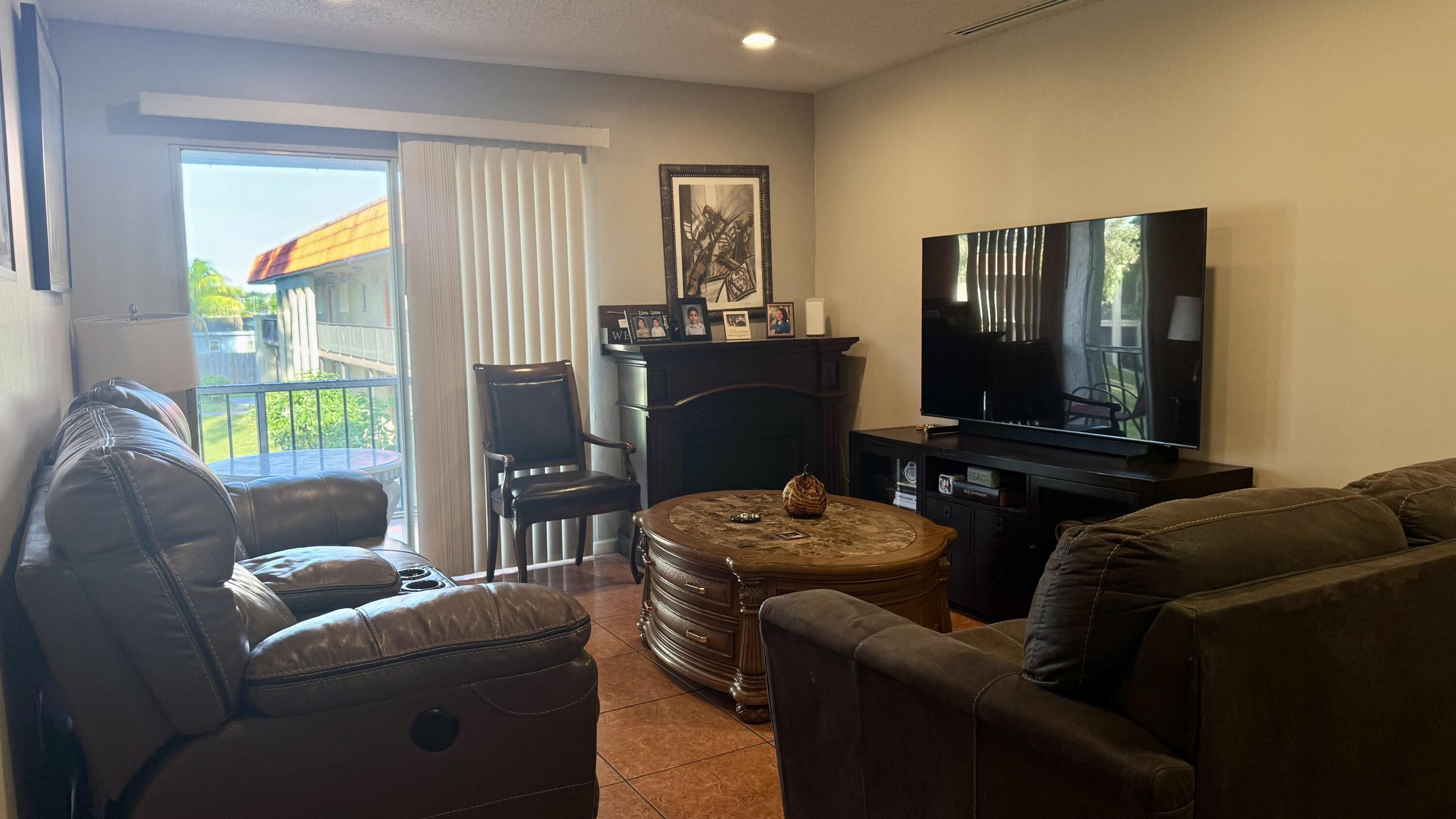 6086 Forest Hill Boulevard 208, West Palm Beach, FL 33415, West Palm Beach - Photo 3