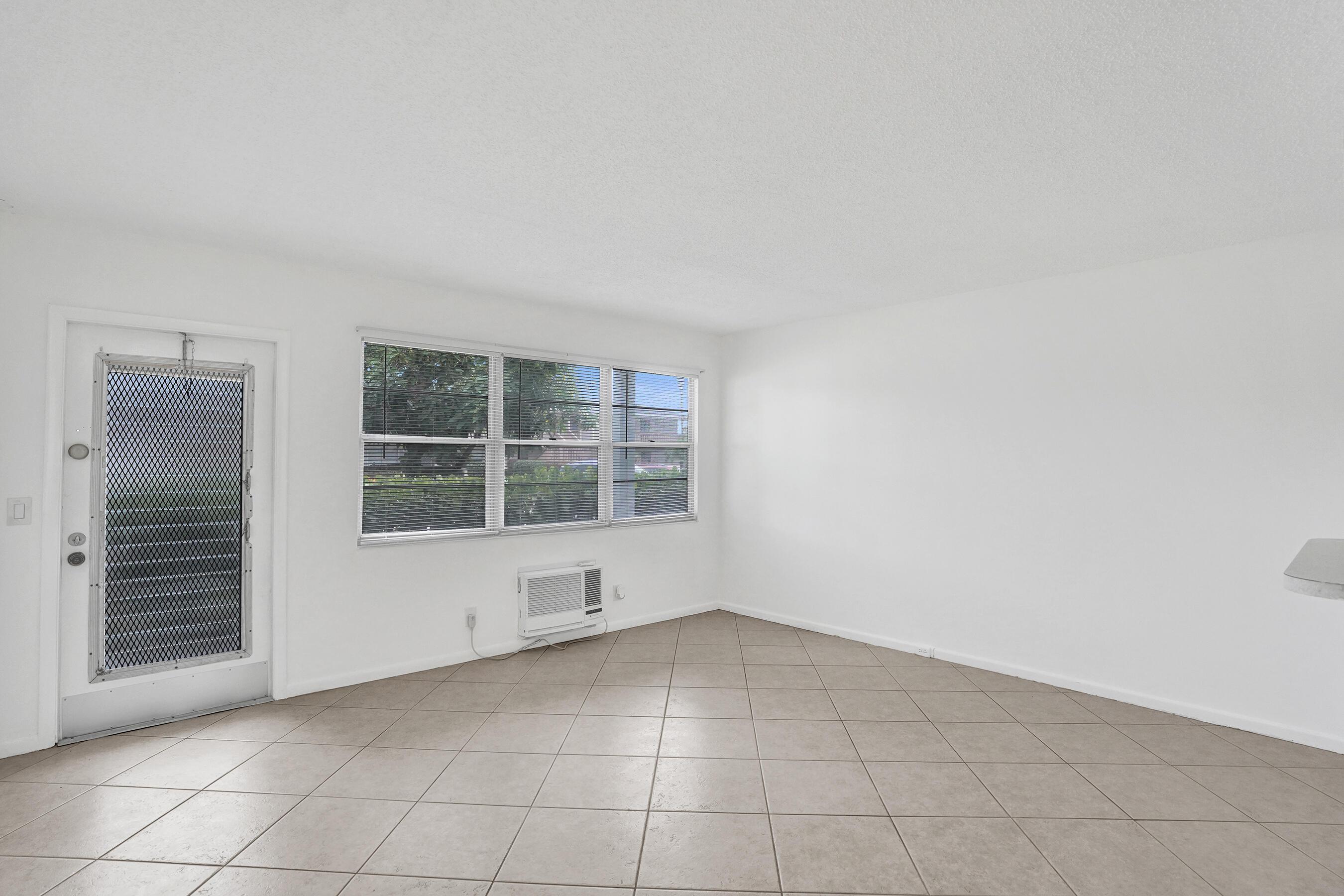 91 Tilford E, Deerfield Beach, FL 33442, Deerfield Beach - Photo 3
