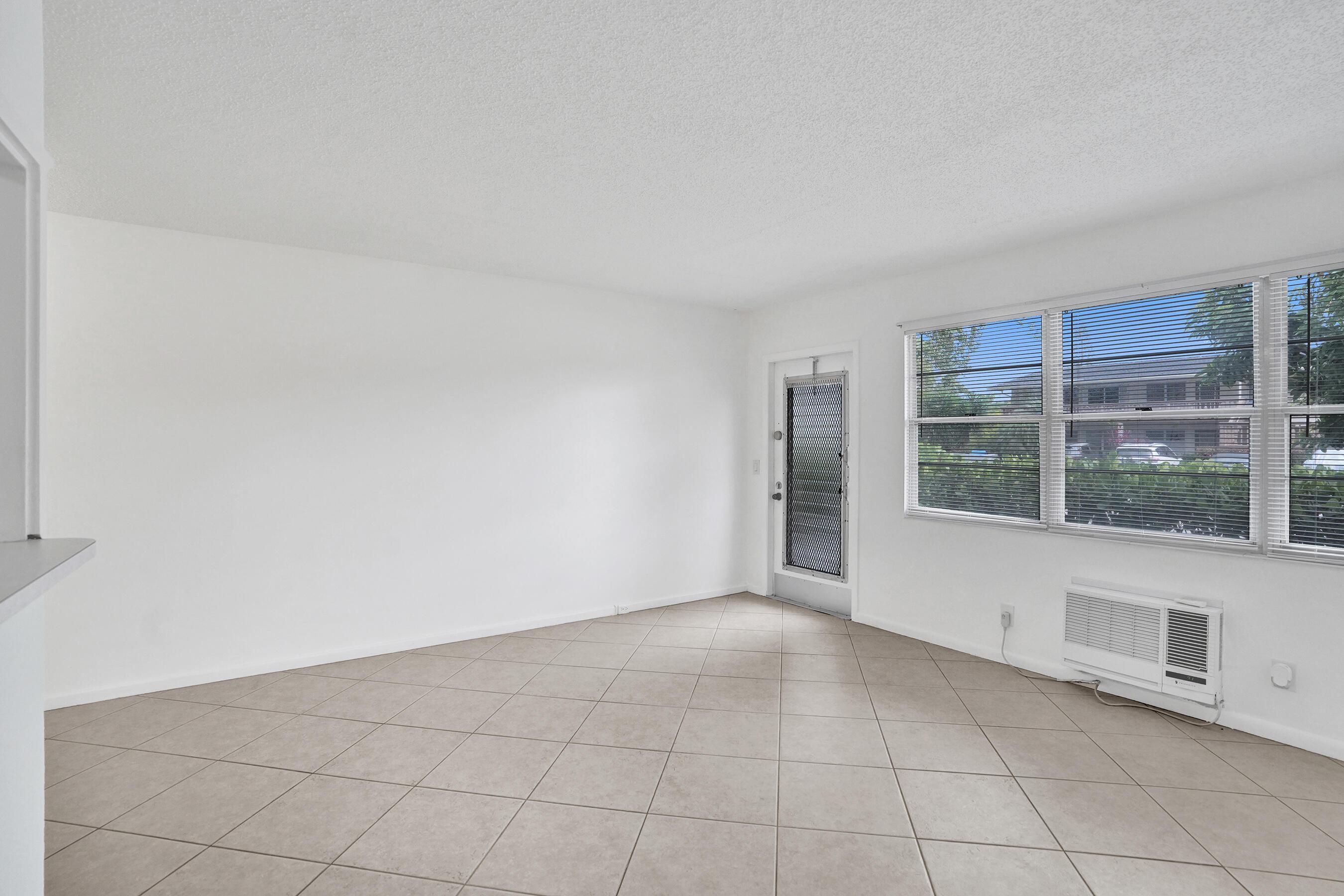 91 Tilford E, Deerfield Beach, FL 33442, Deerfield Beach - Photo 4