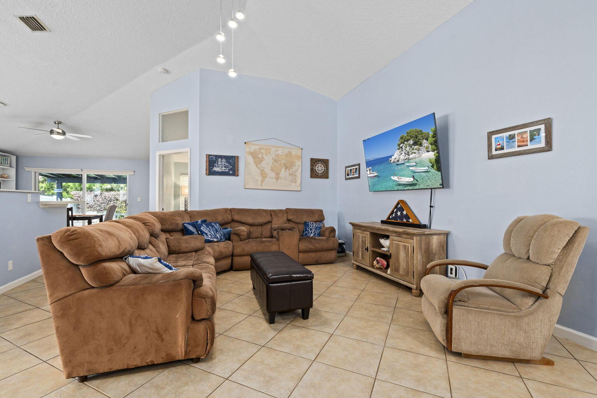864 NW Waterlily Place, Jensen Beach, FL 34957, Jensen Beach - Photo 5