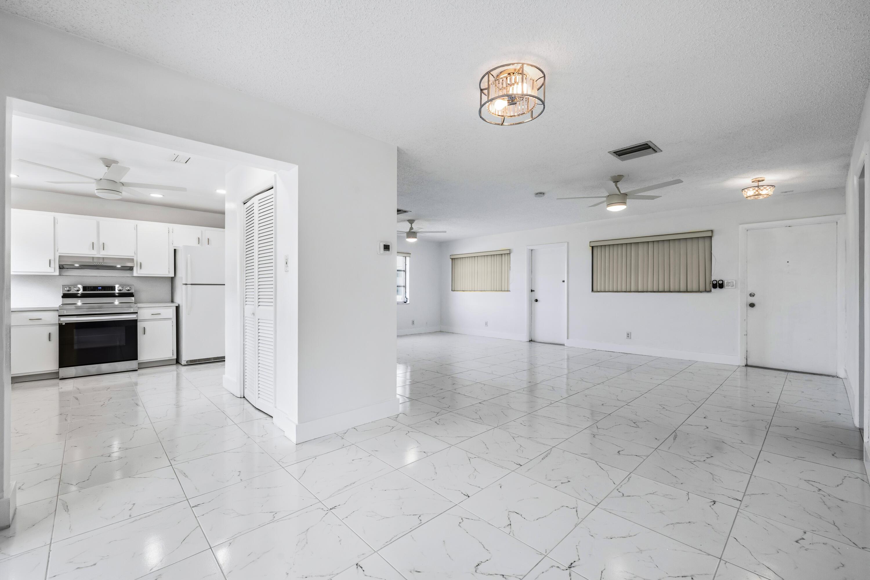 941 Crystal Lake Drive 207, Deerfield Beach, FL 33064, Deerfield Beach - Photo 4