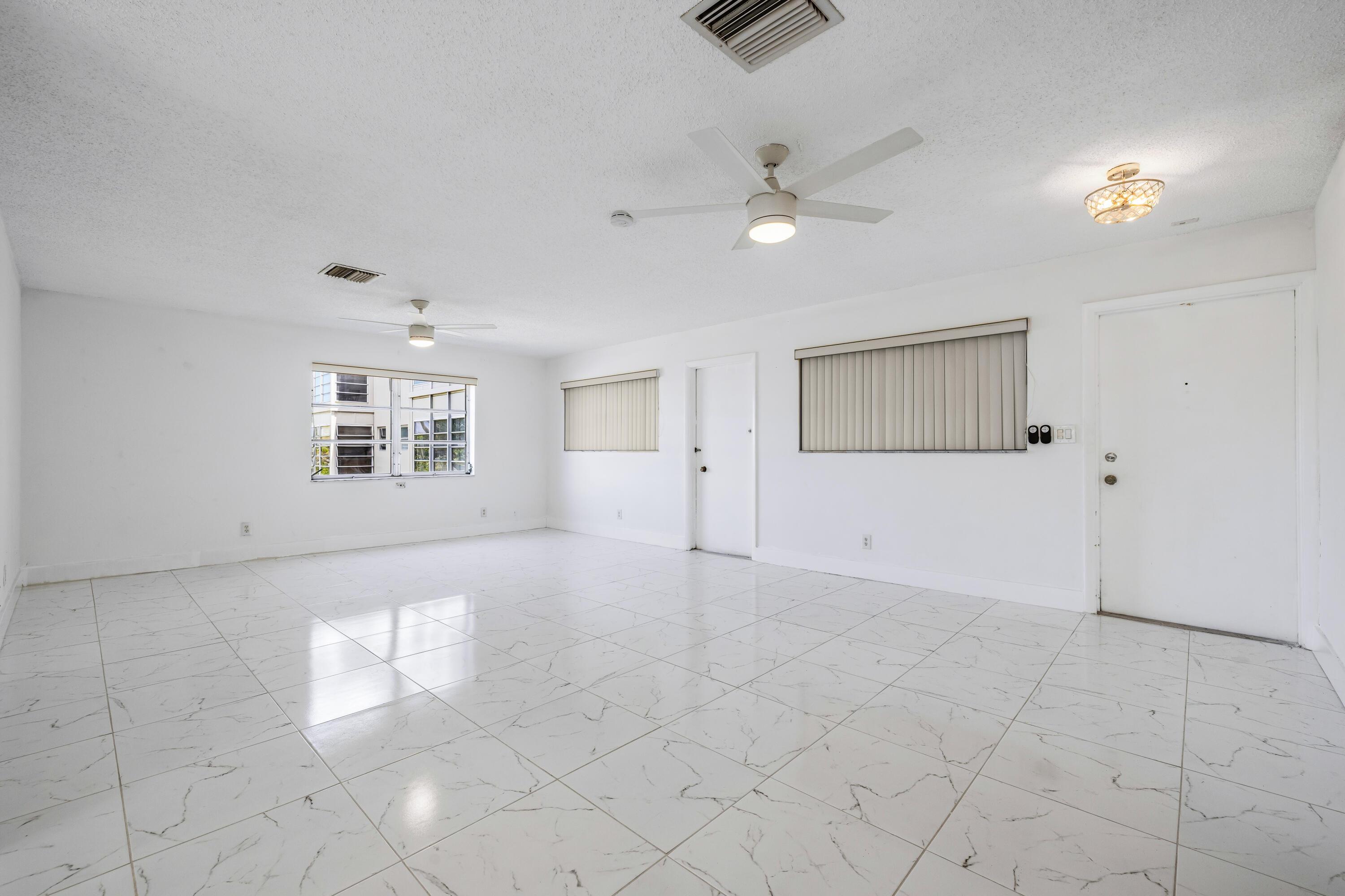 941 Crystal Lake Drive 207, Deerfield Beach, FL 33064, Deerfield Beach - Photo 5